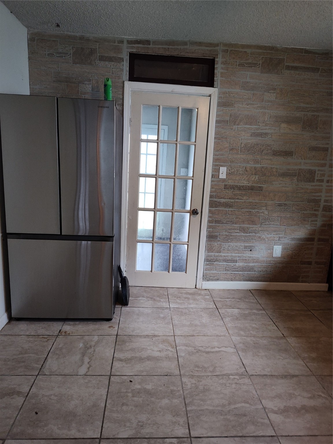 527 W 6th Street Property Photo 7