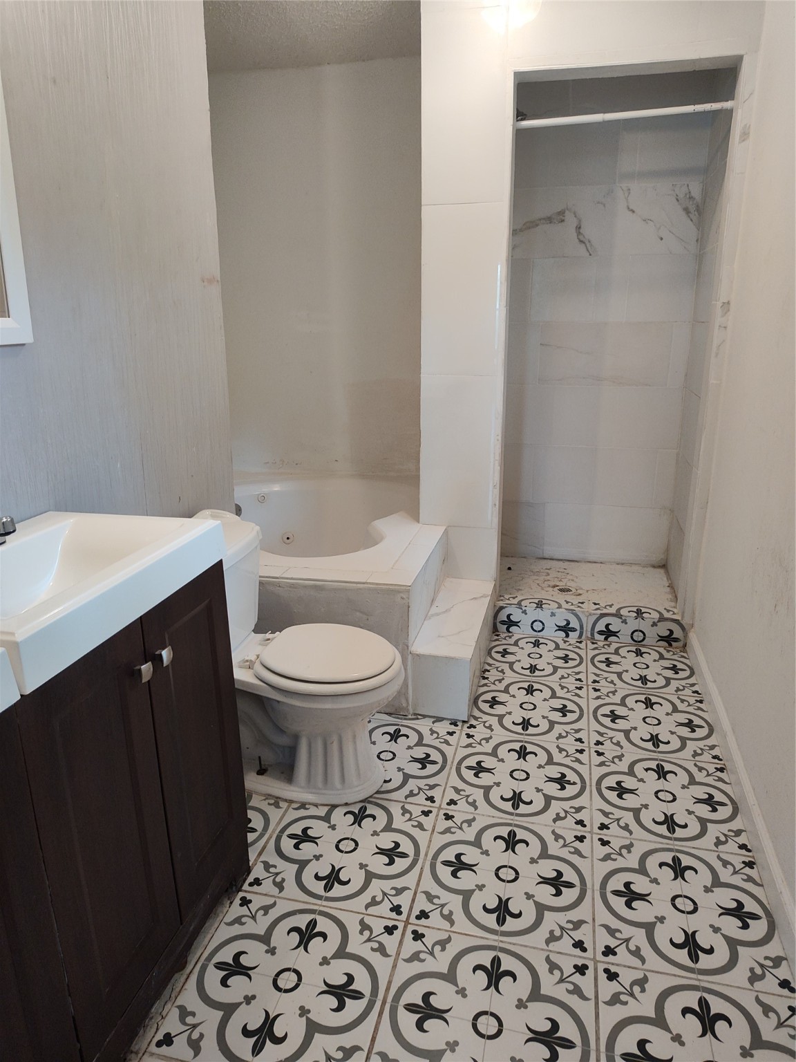 527 W 6th Street Property Photo 13