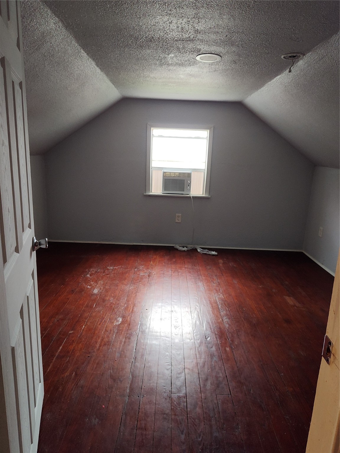 527 W 6th Street Property Photo 18