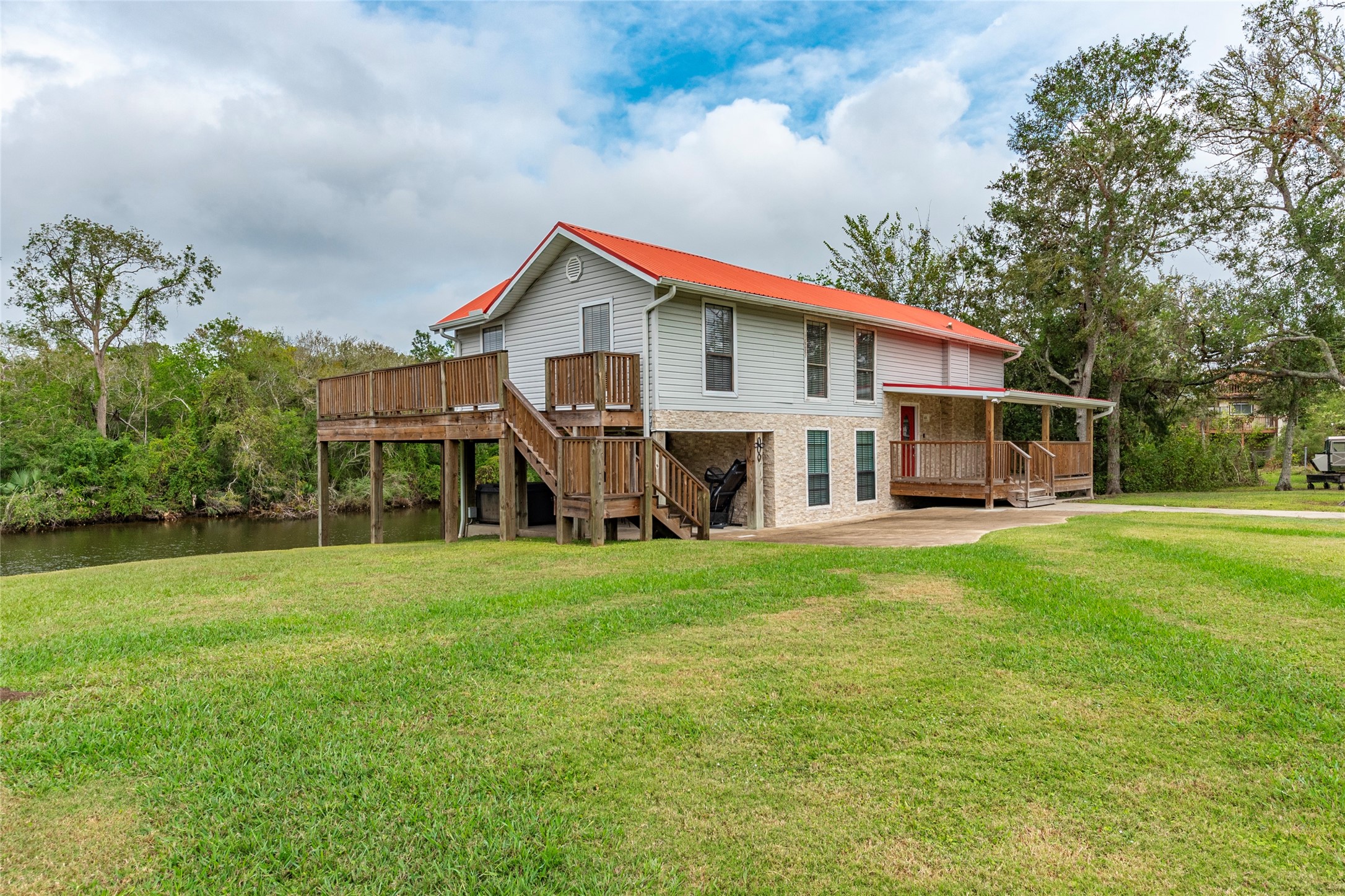 431 Shady Oaks Harbor Property Photo 5