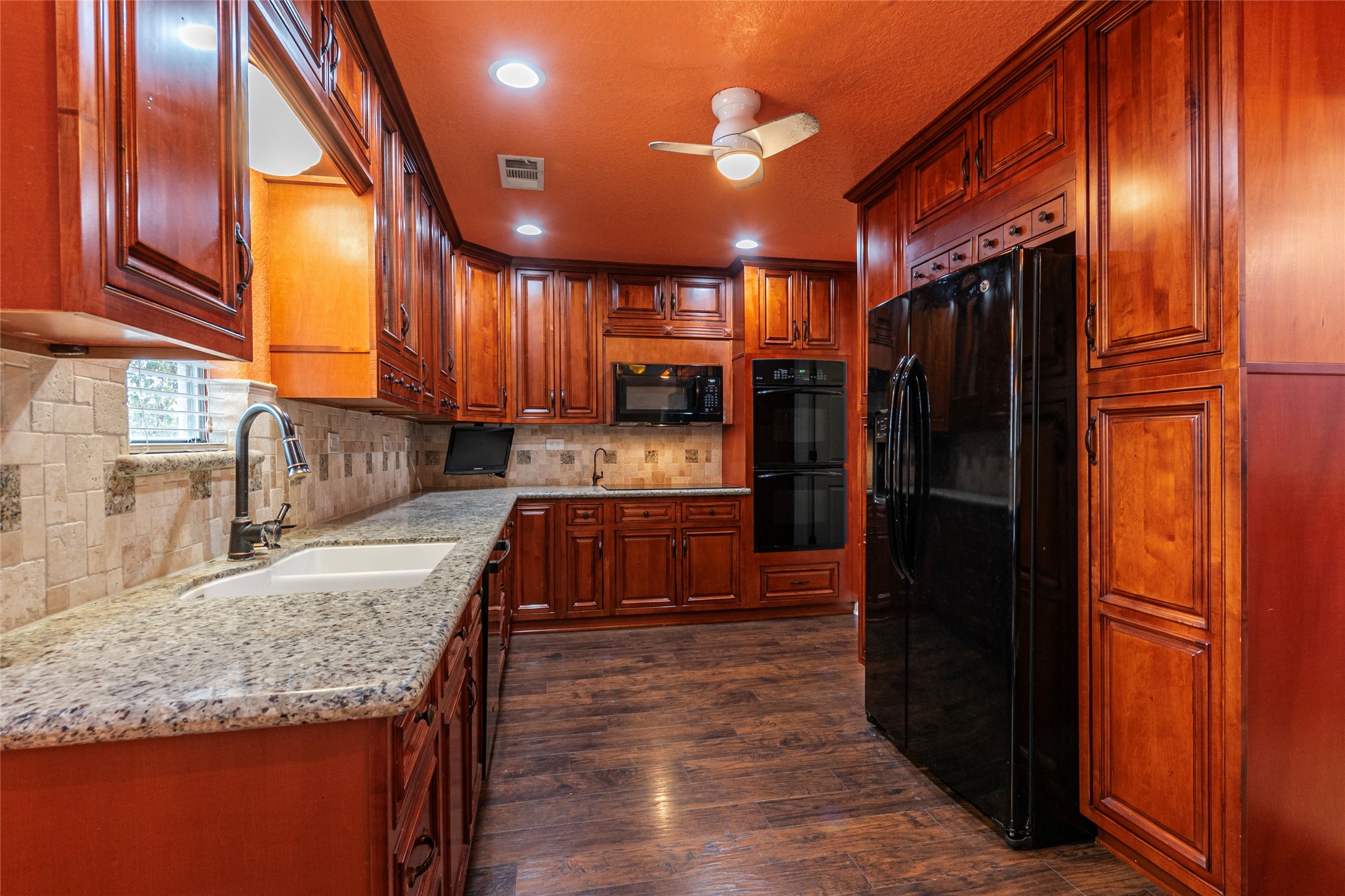 431 Shady Oaks Harbor Property Photo 12