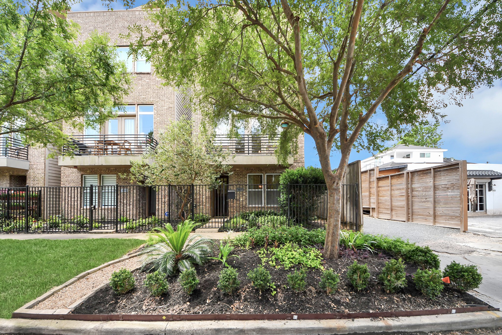 1807 W Webster Street Property Photo 1
