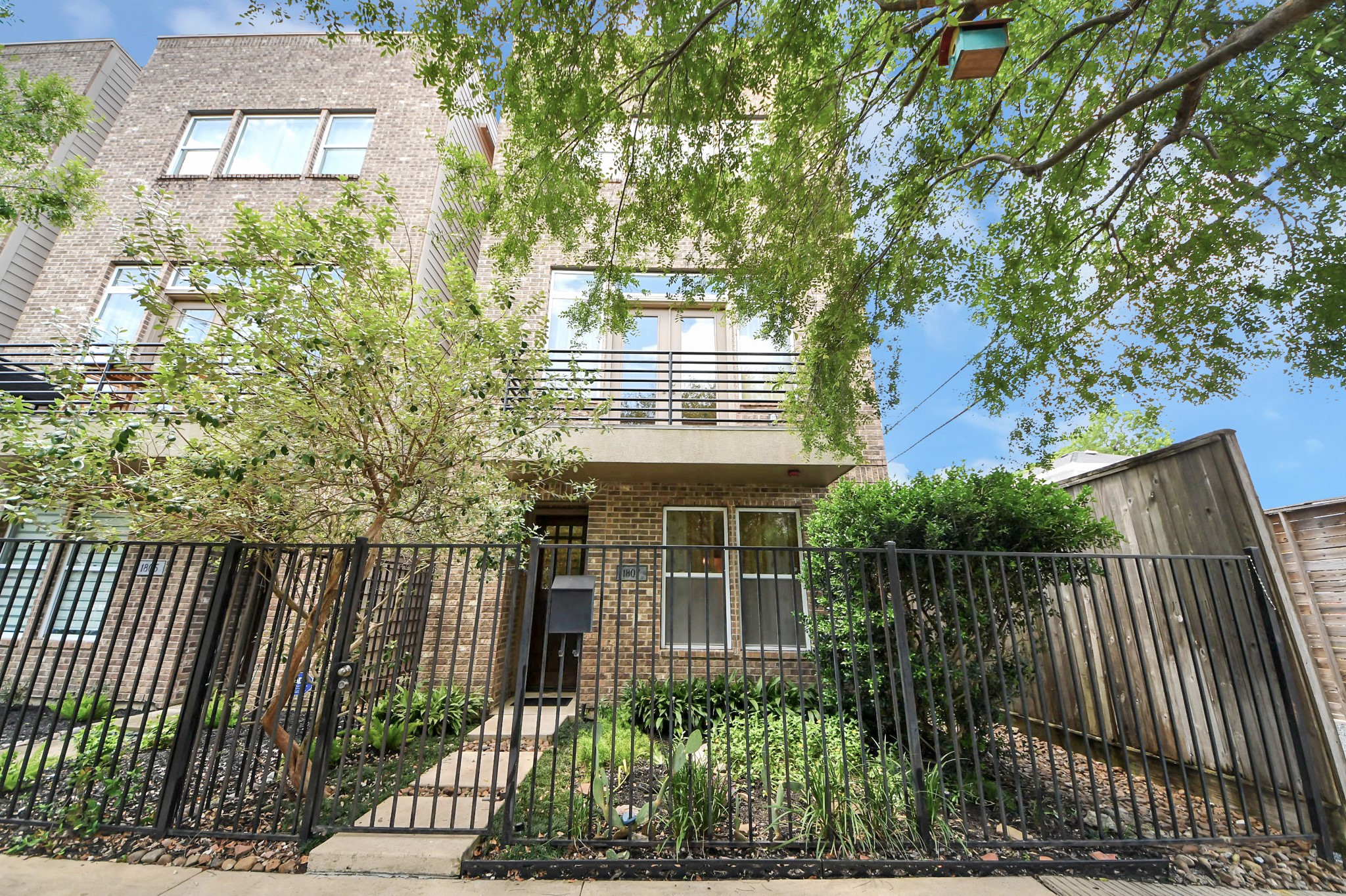 1807 W Webster Street Property Photo 2