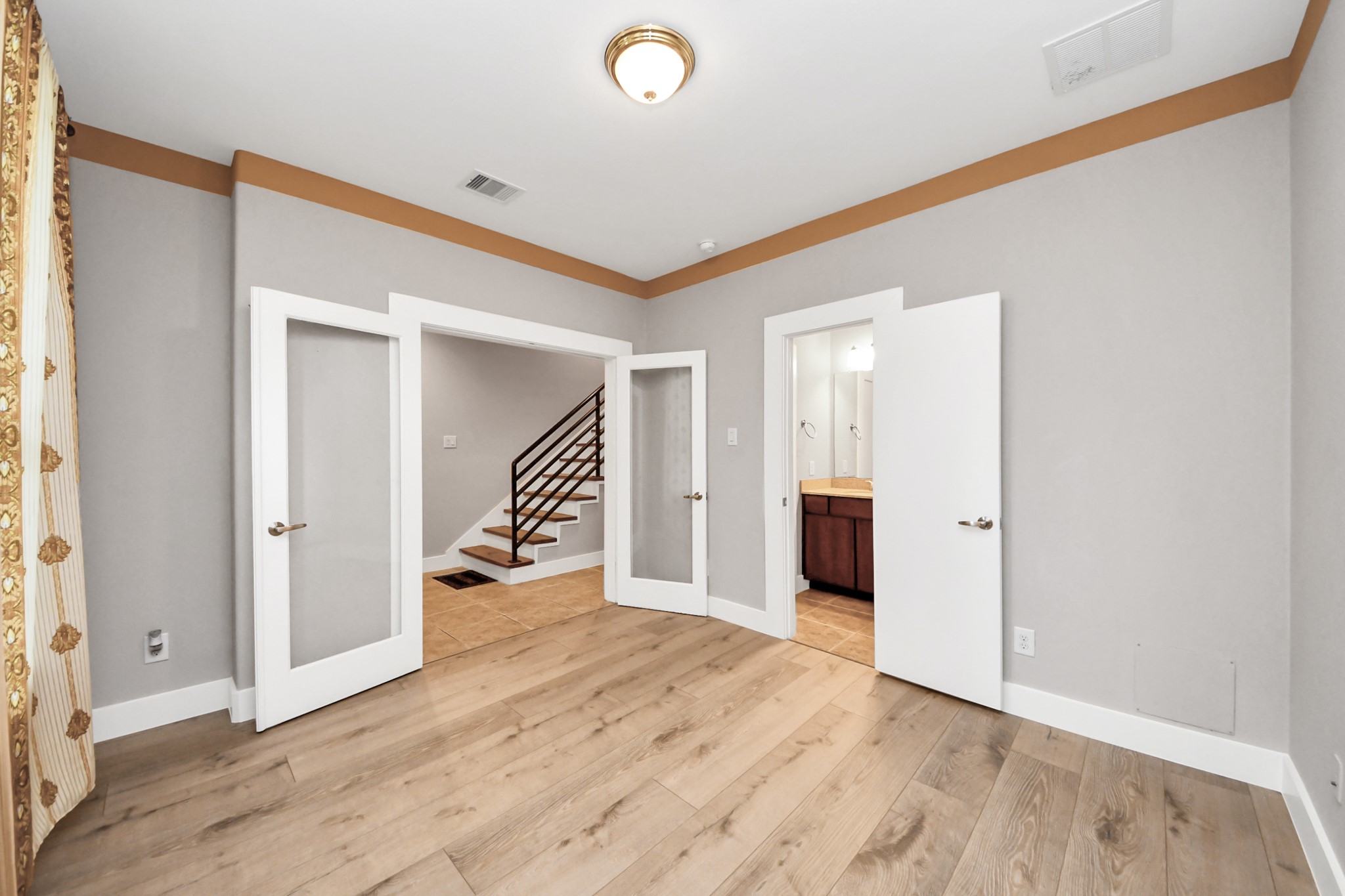 1807 W Webster Street Property Photo 6