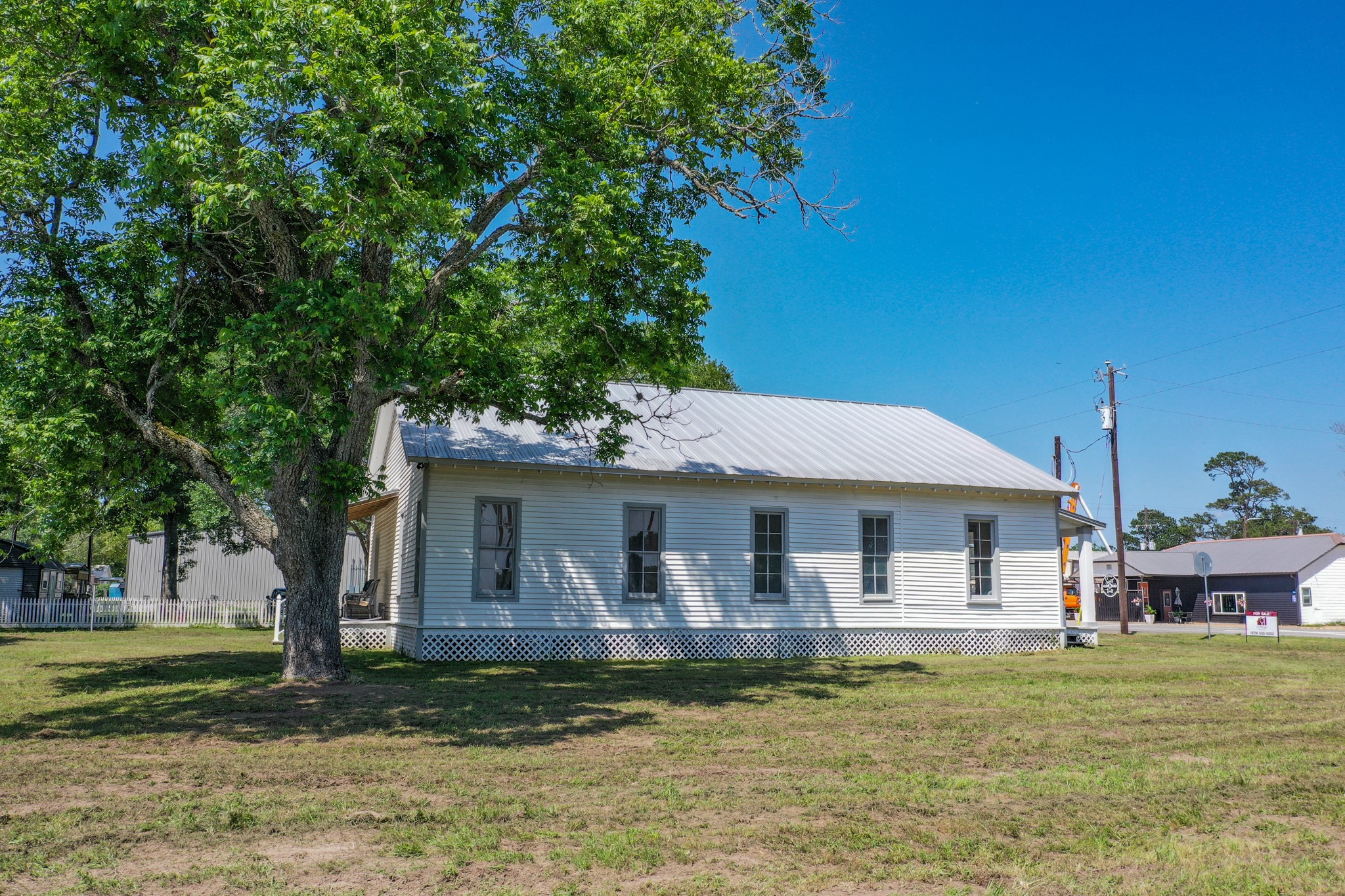 1111 Fm 109 Property Photo 1
