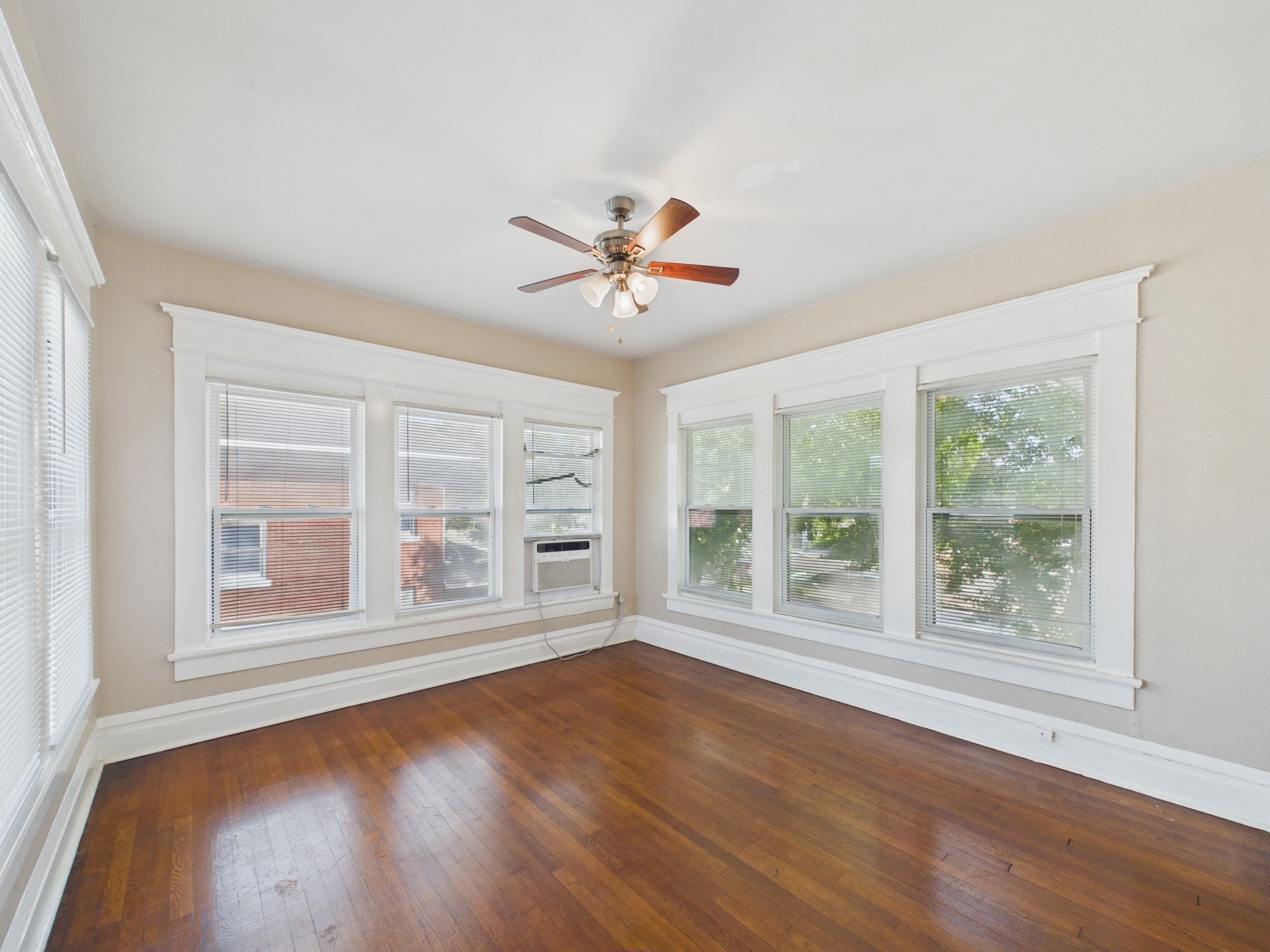 1630 Richmond Avenue 4 Property Photo 3
