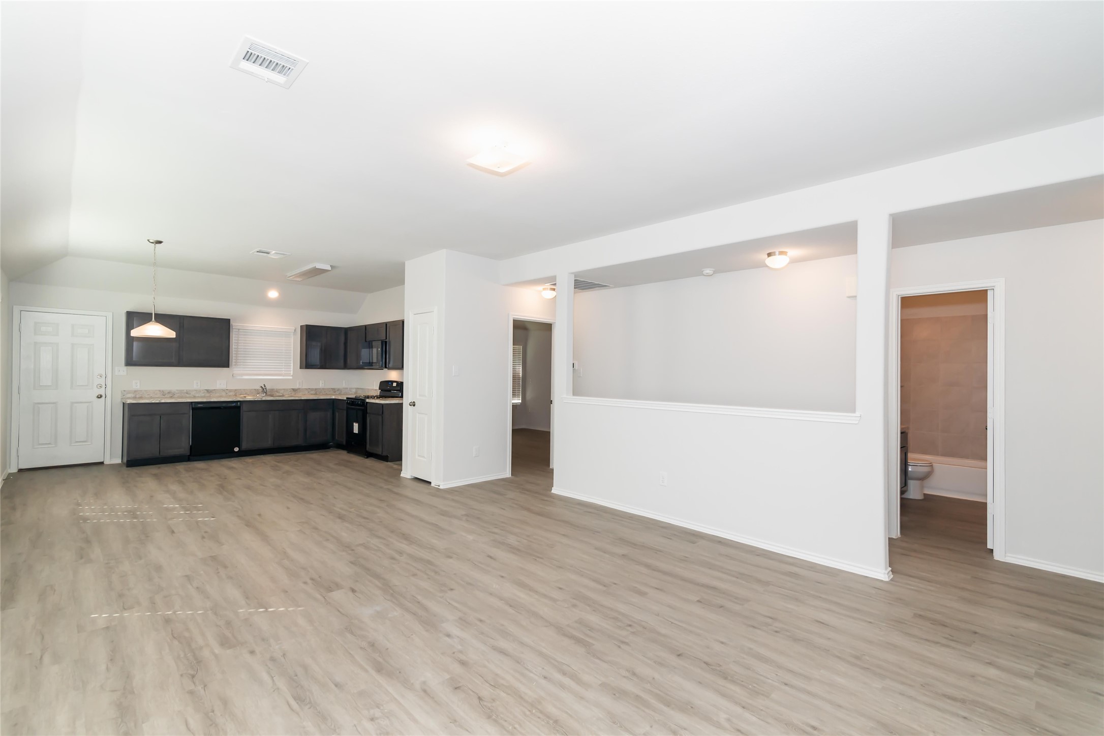 8618 Middleton Oaks Circle Property Photo 7
