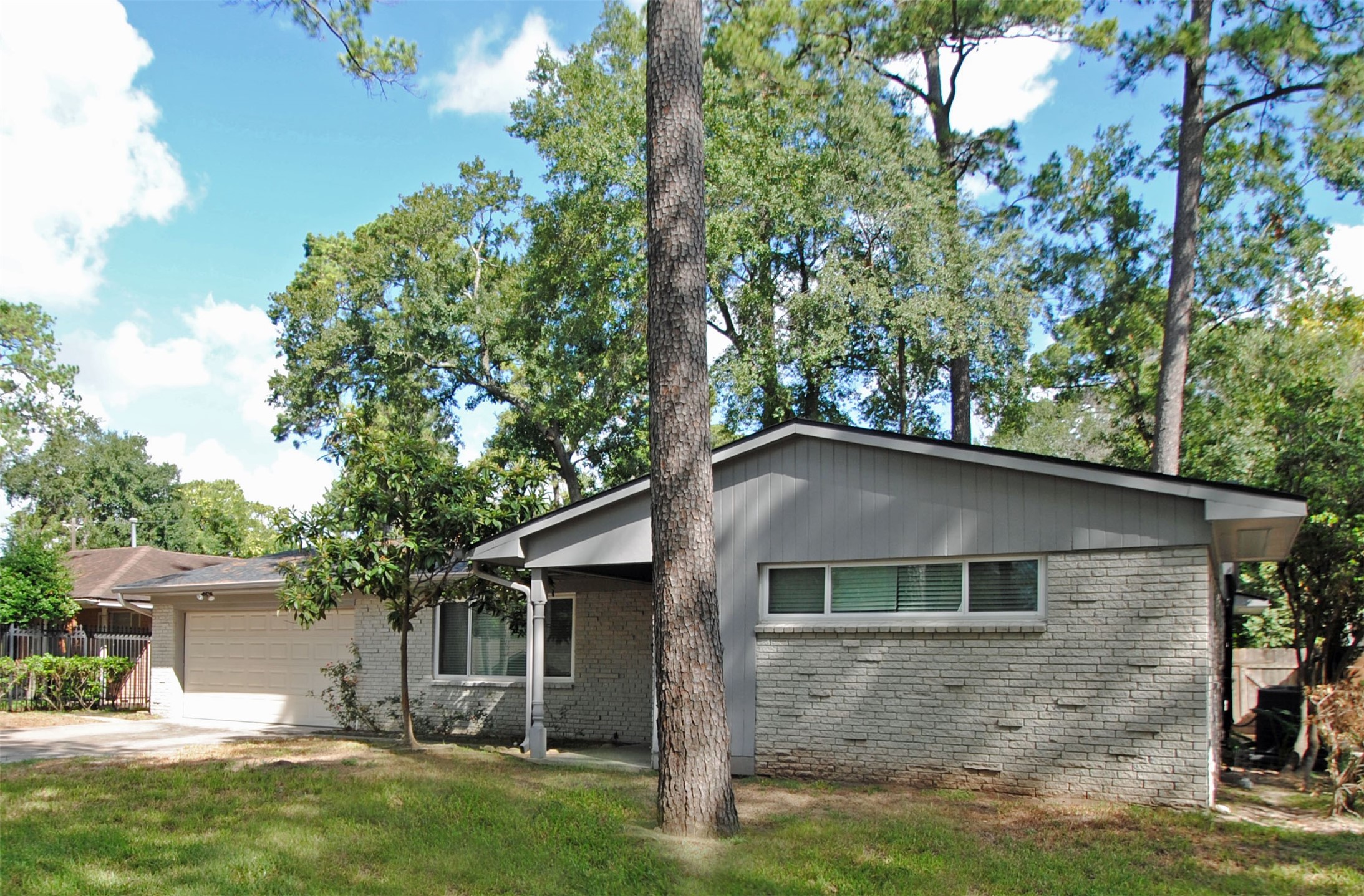 10034 Cedardale Drive Property Photo 1