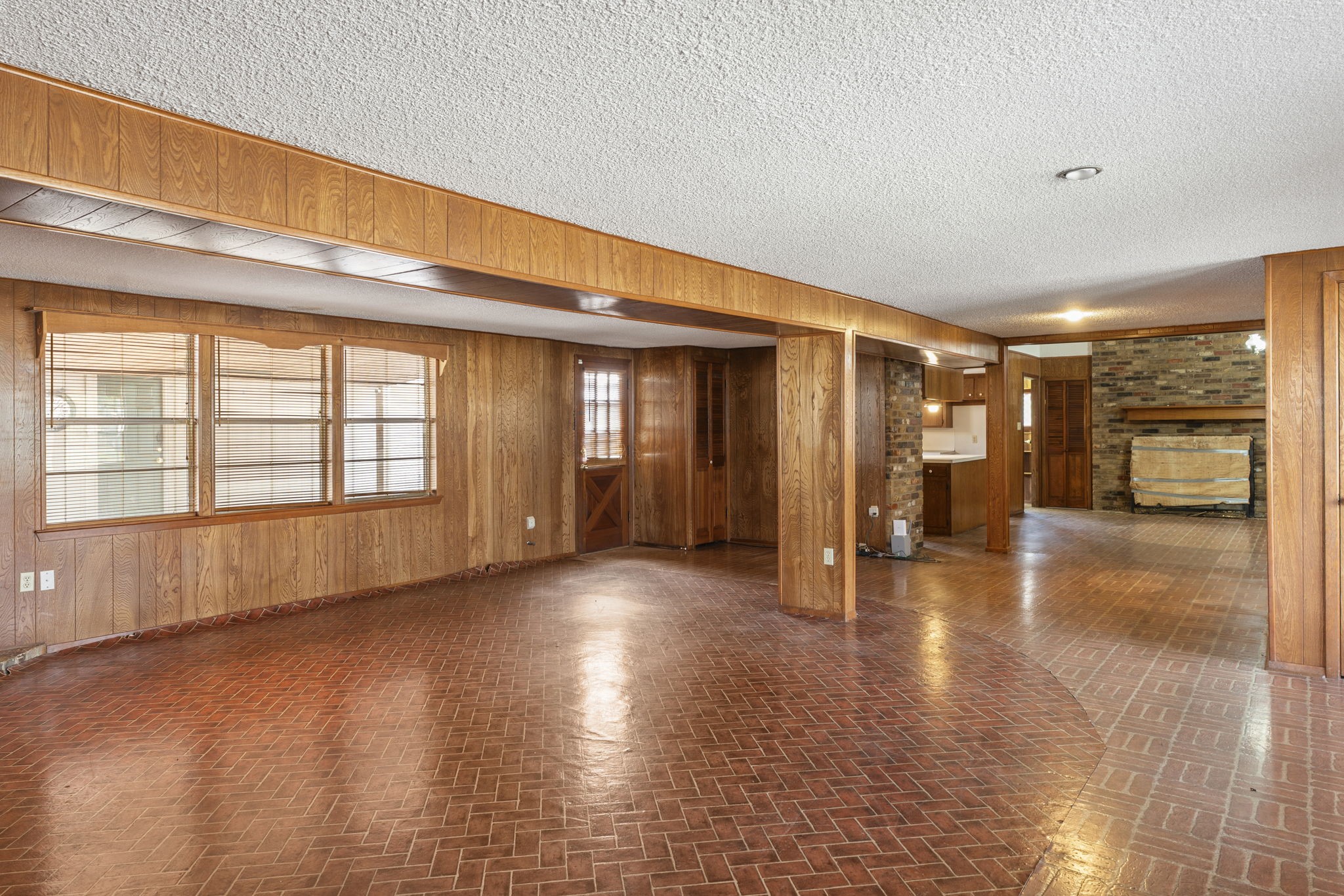 17230 Pioneer Trails Property Photo 4
