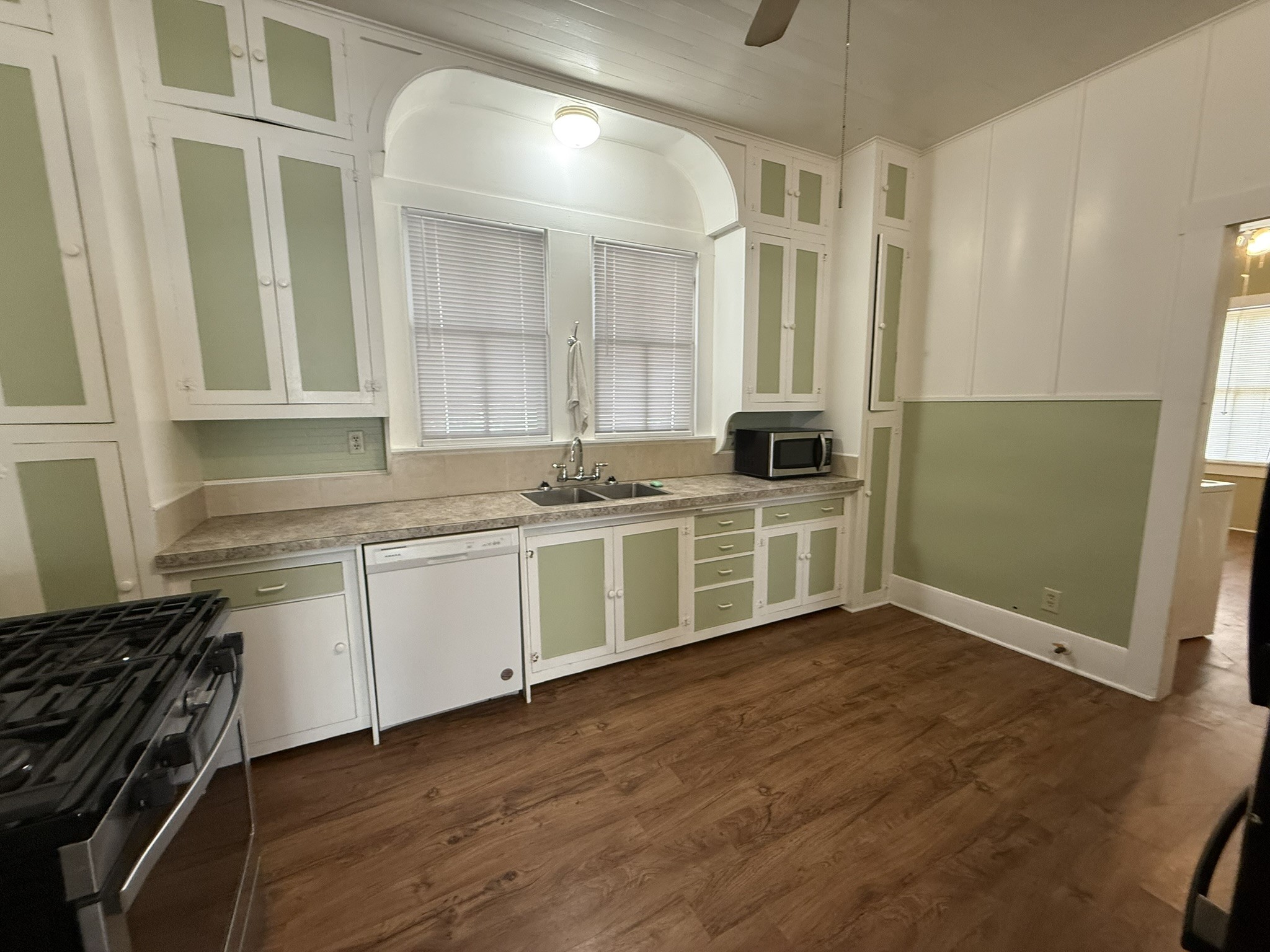 715 Anderson Street Property Photo 6