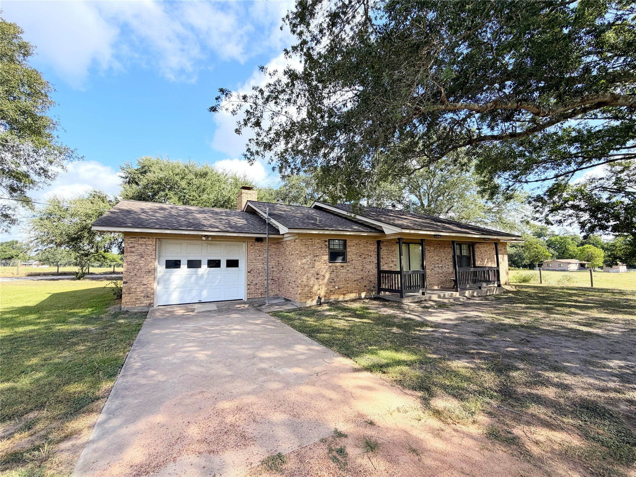 8273 Fm 332 Property Photo 1