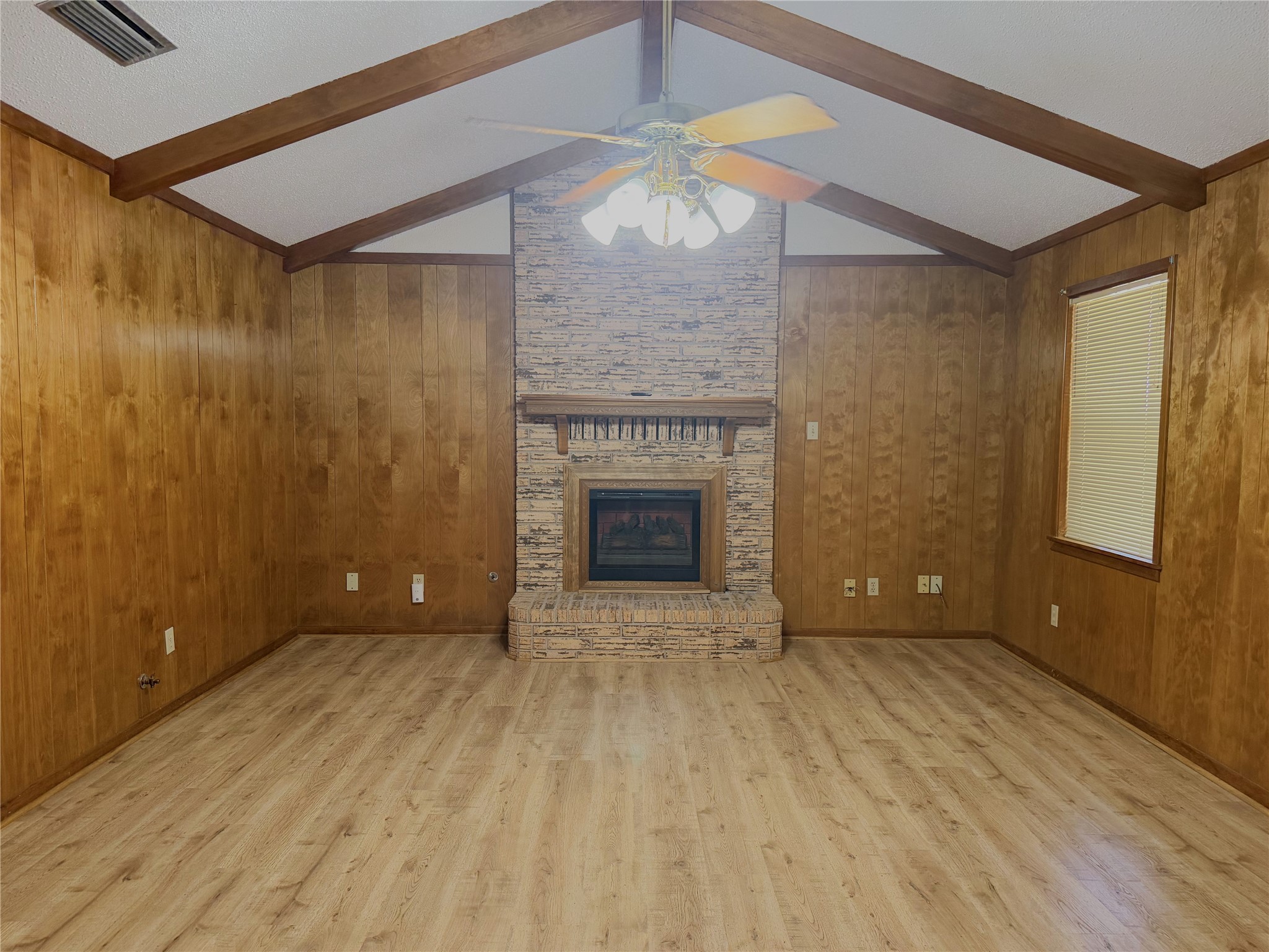 8273 Fm 332 Property Photo 2