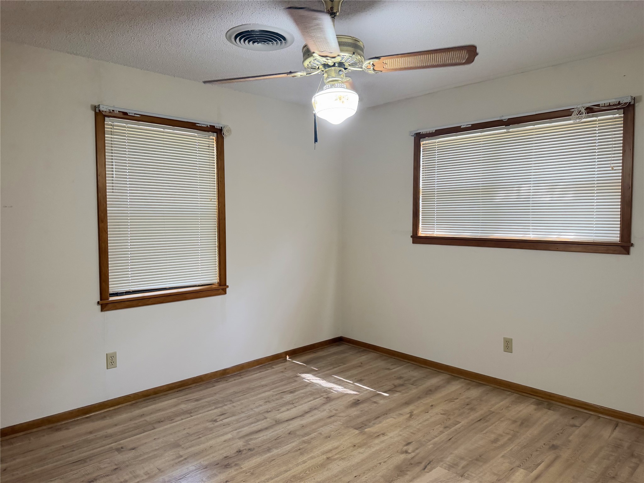 8273 Fm 332 Property Photo 6
