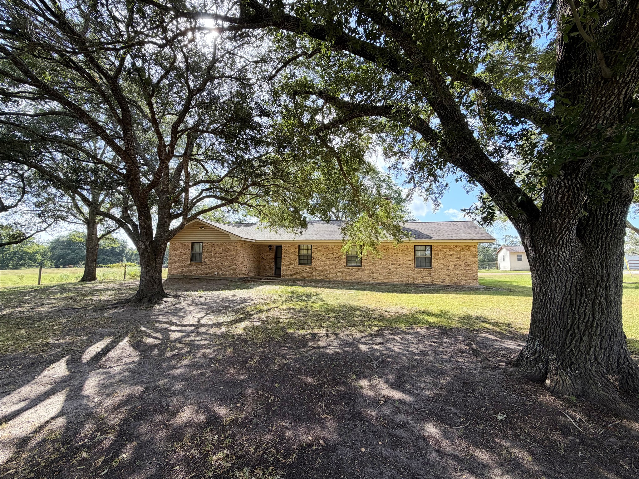 8273 Fm 332 Property Photo 9
