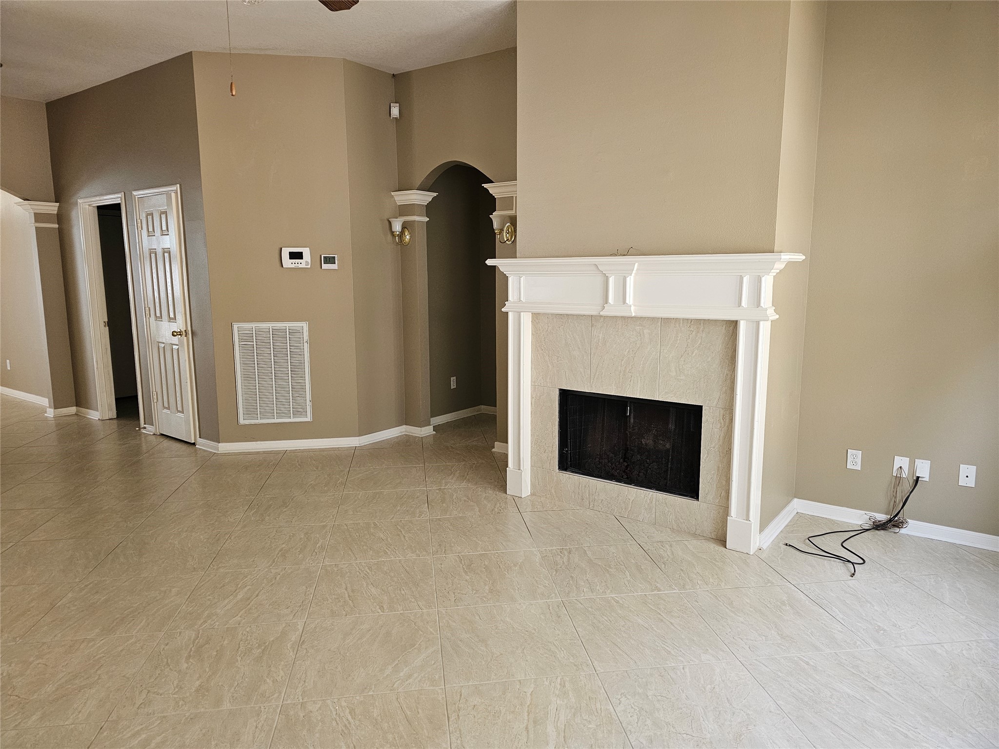 27182 Kings Manor Drive S Property Photo 10