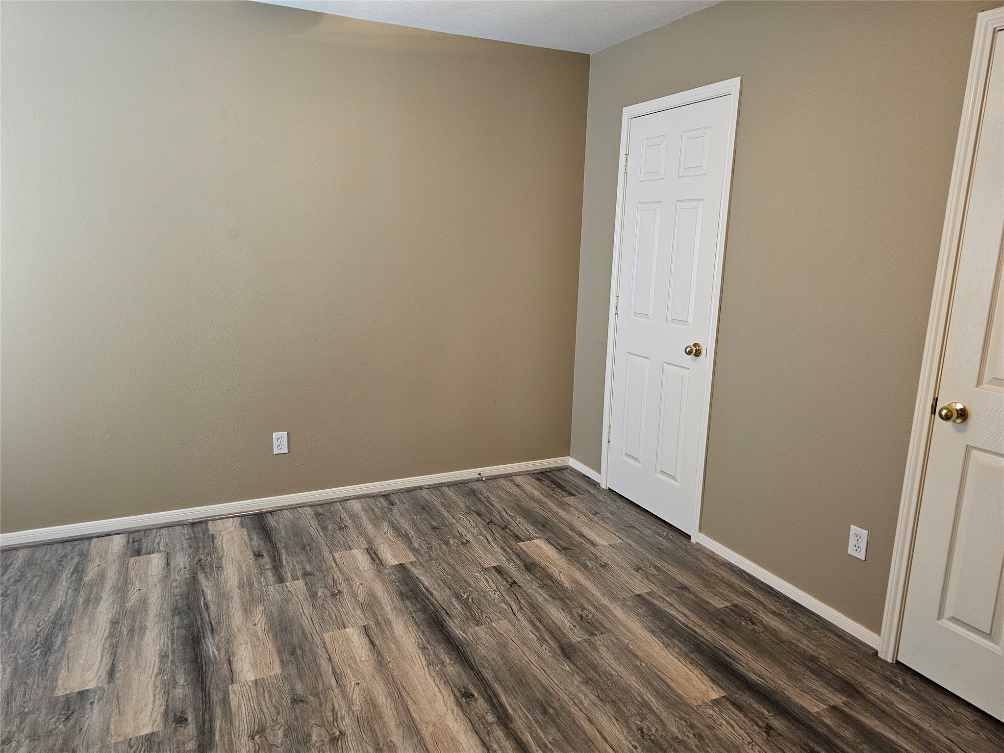 27182 Kings Manor Drive S Property Photo 29