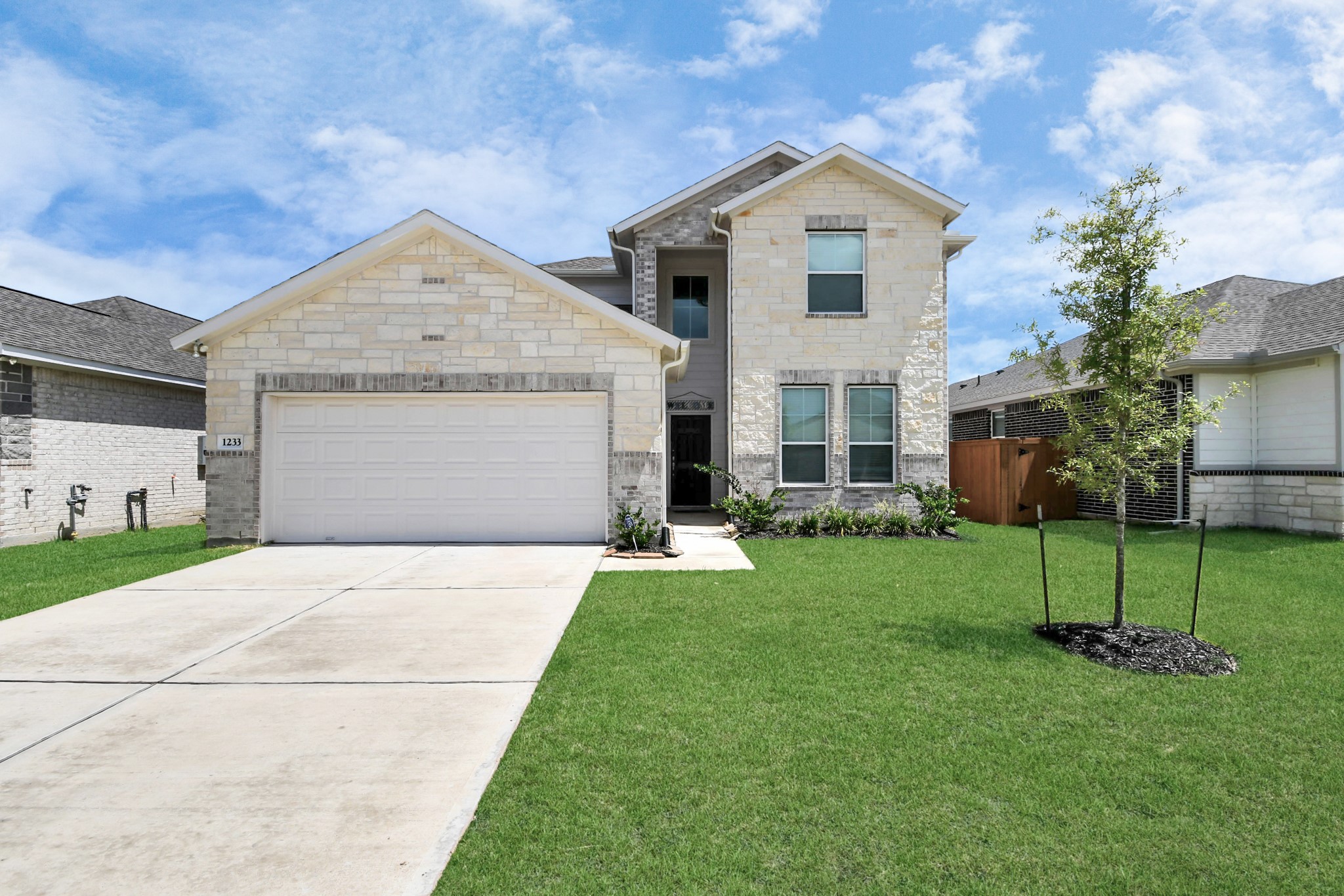 1233 Scarlet Creek Drive Property Photo 1