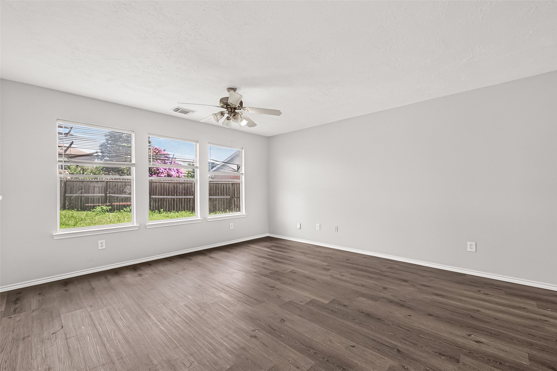 19451 Nasworthy Drive Property Photo 15