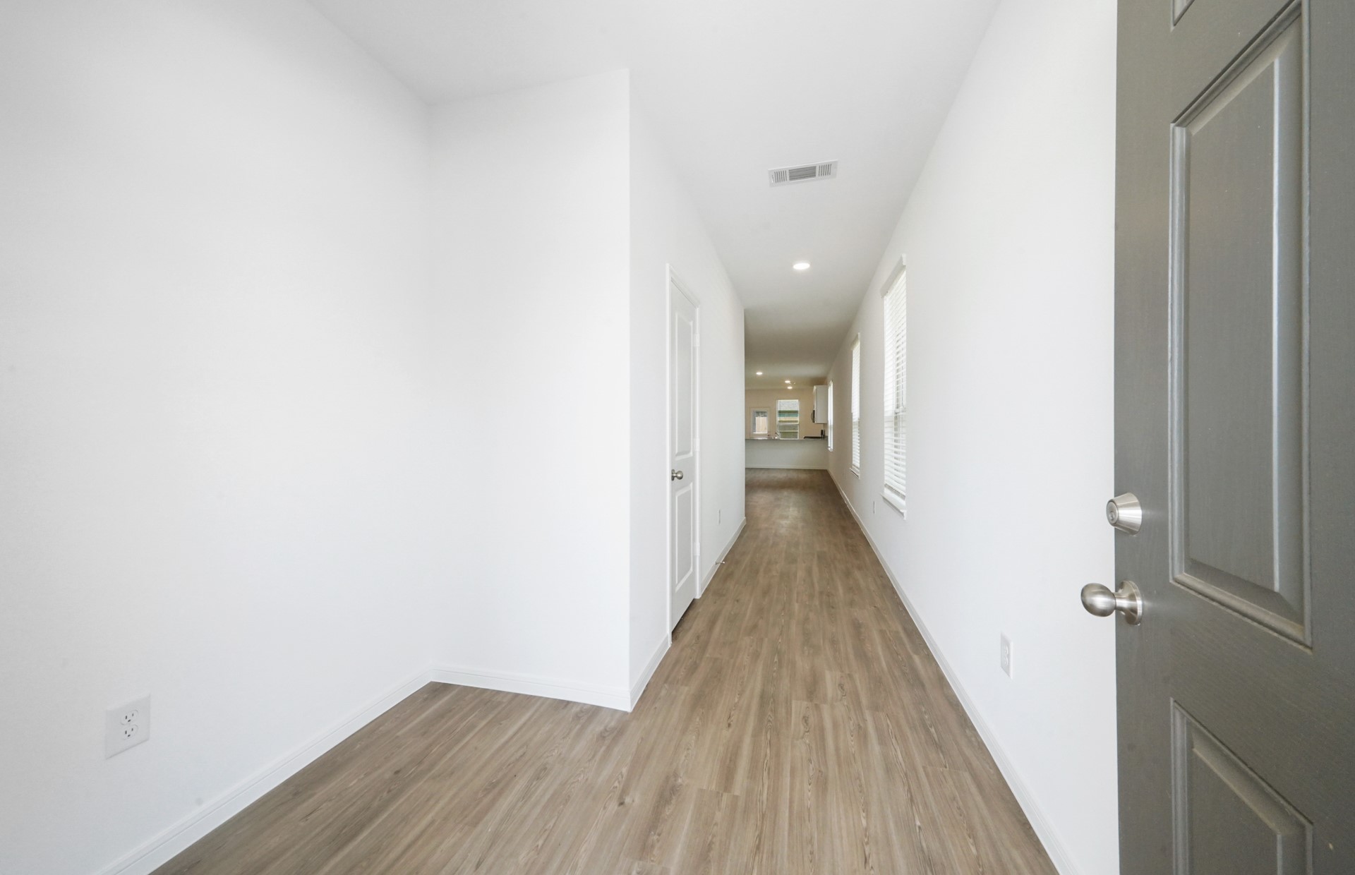 214 Olympic Harbor Property Photo 3