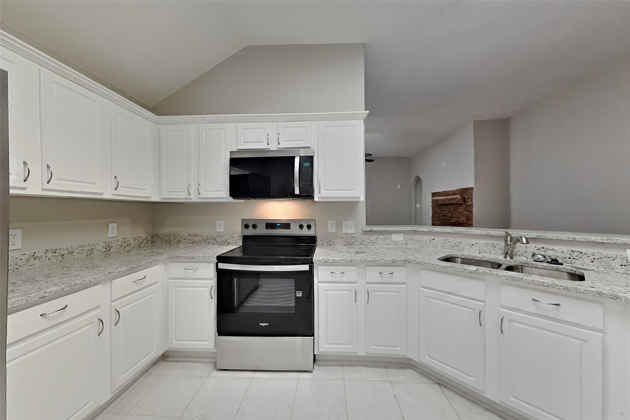 16407 Redbud Berry Lane Property Photo 4