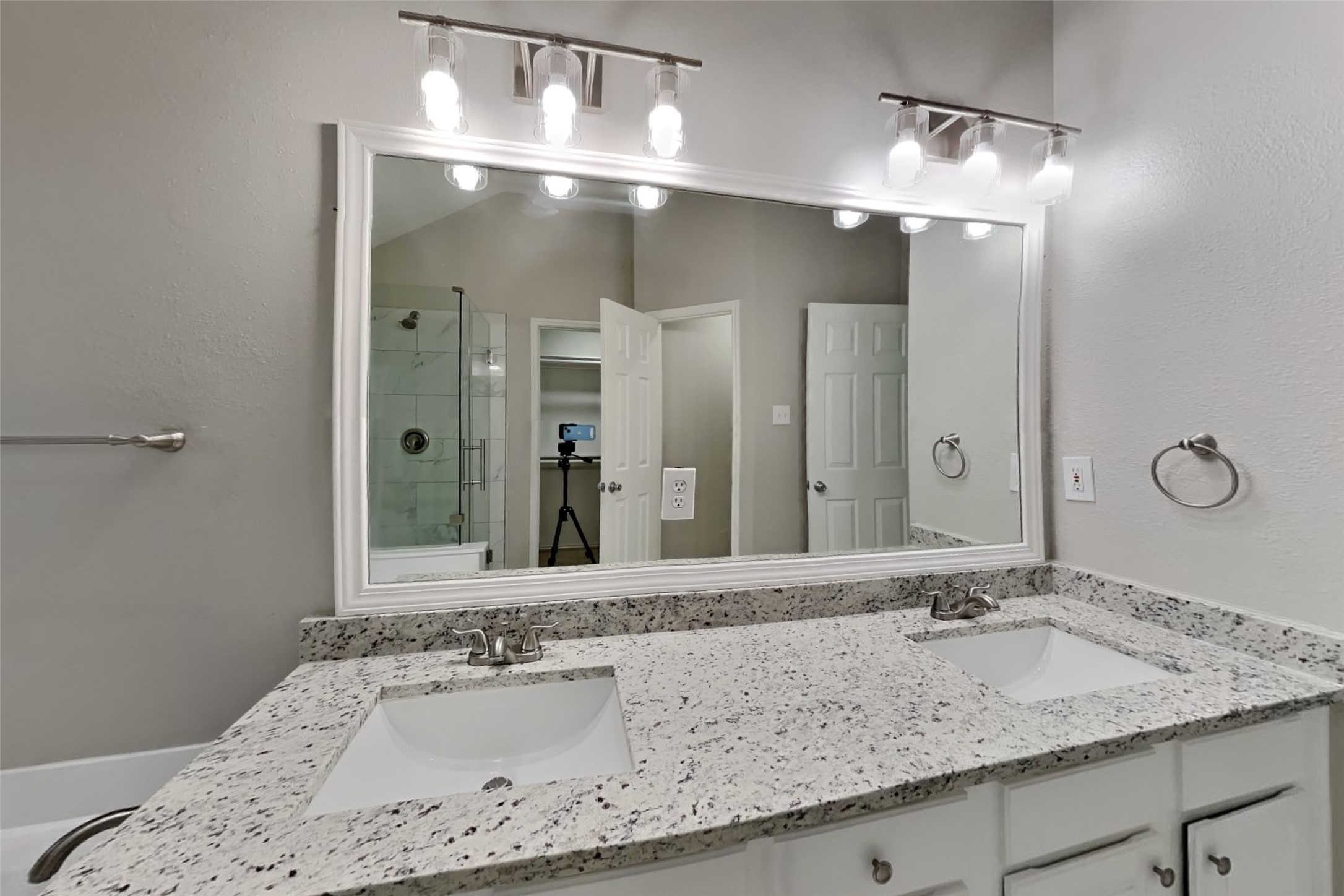 16407 Redbud Berry Lane Property Photo 11