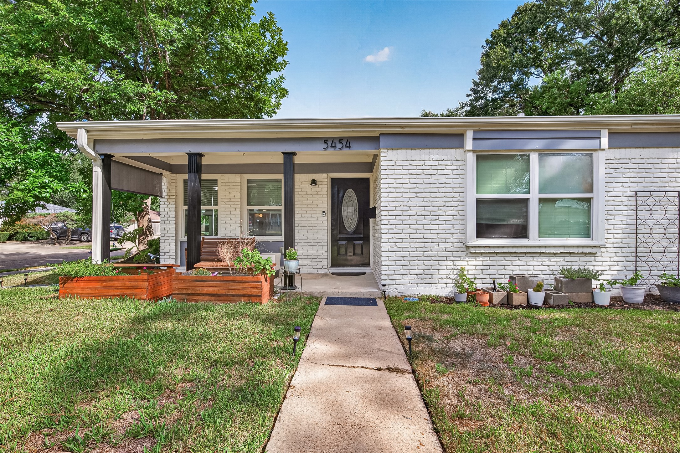 5454 Creekbend Drive Property Photo 1