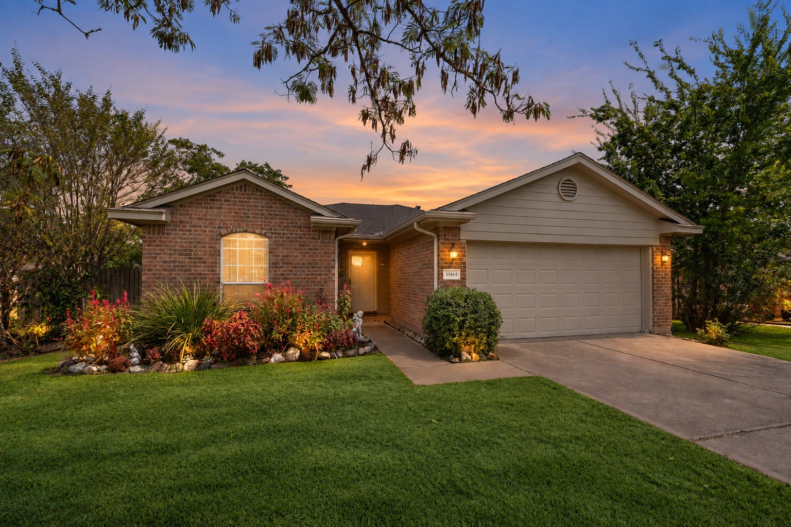 10614 Twin Circles Drive Property Photo 1