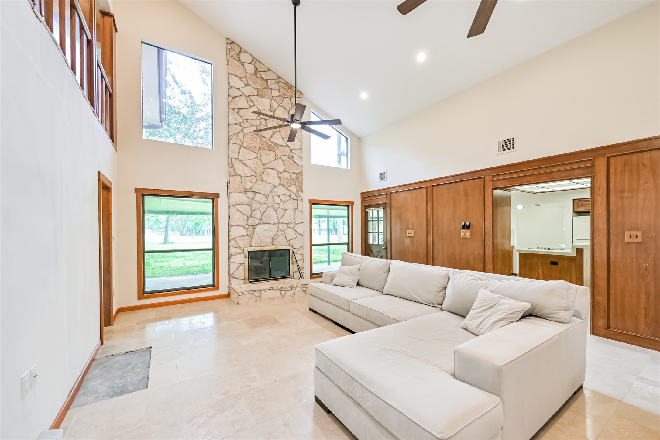 16040 Dunes Drive Property Photo 3