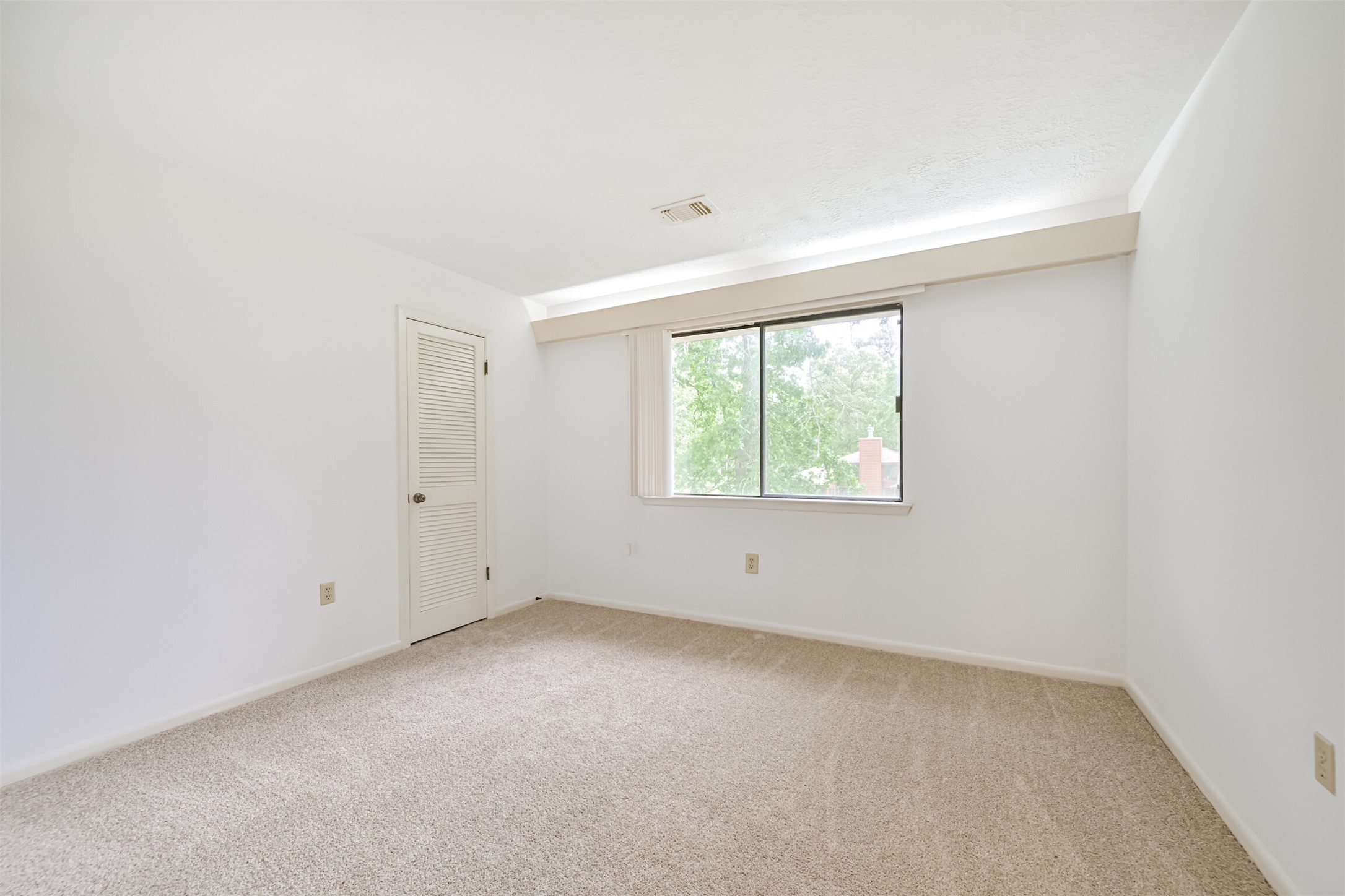 16040 Dunes Drive Property Photo 19