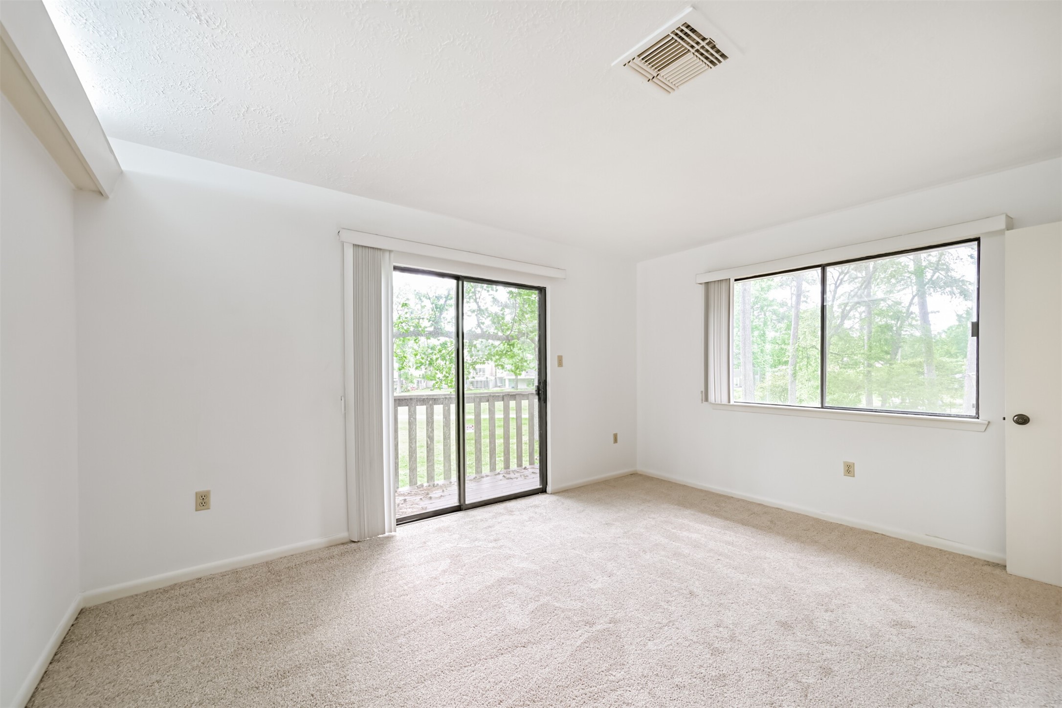 16040 Dunes Drive Property Photo 22