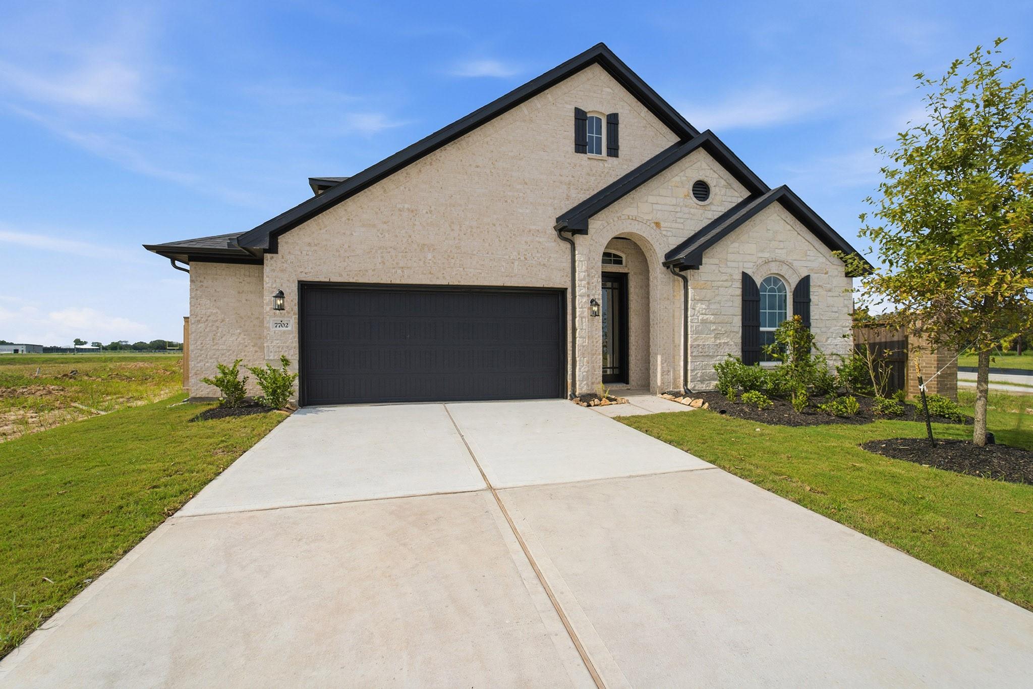 7702 Jade Crest Drive Property Photo 2