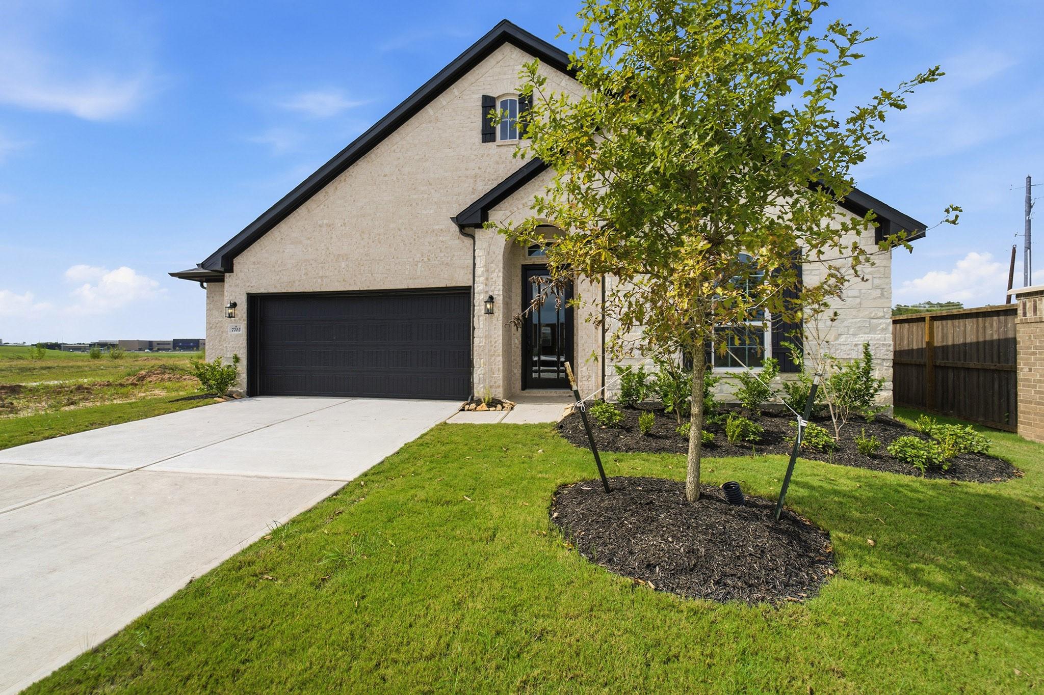 7702 Jade Crest Drive Property Photo 3