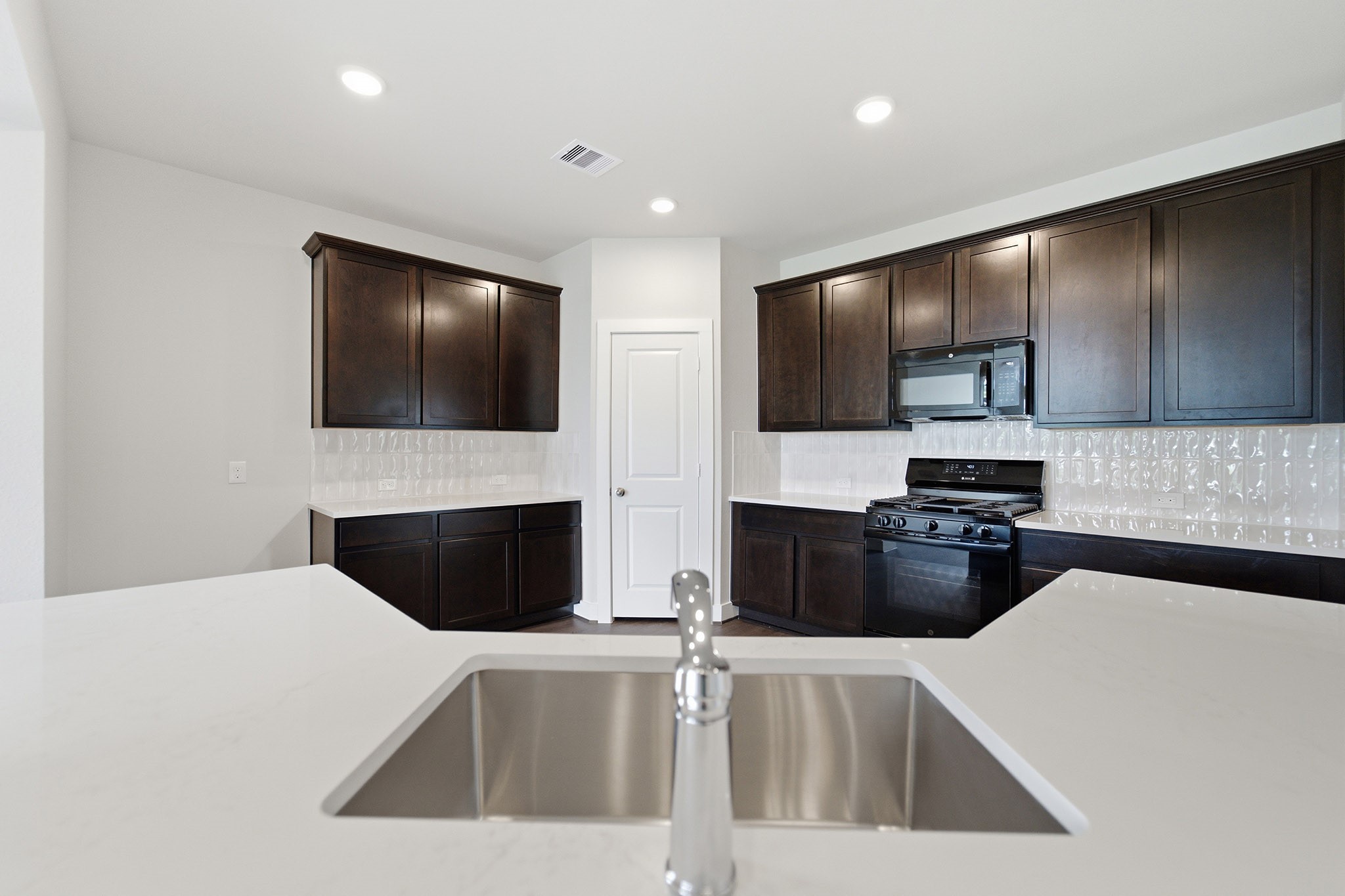 7702 Jade Crest Drive Property Photo 10