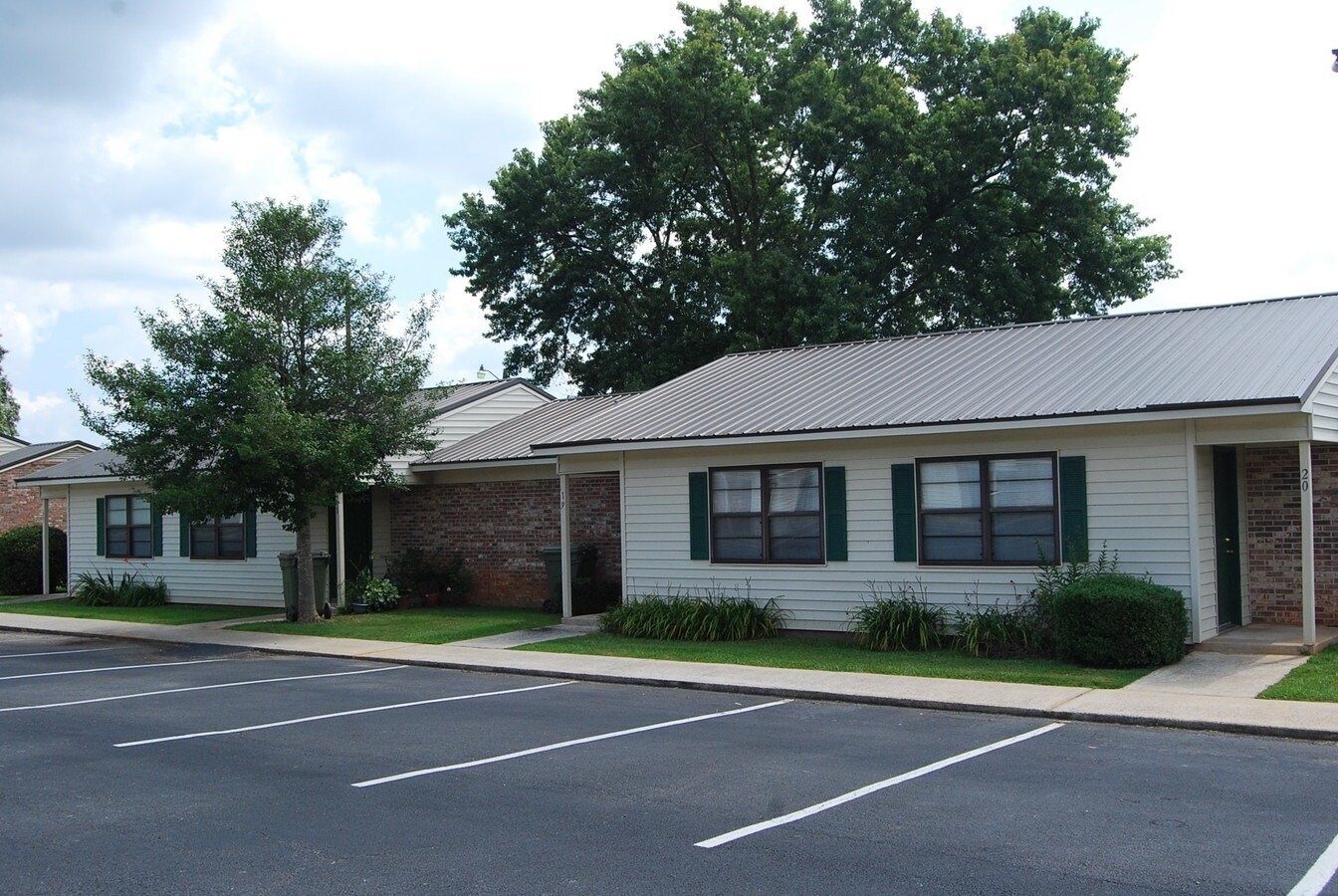 491 E College St Property Photo 1