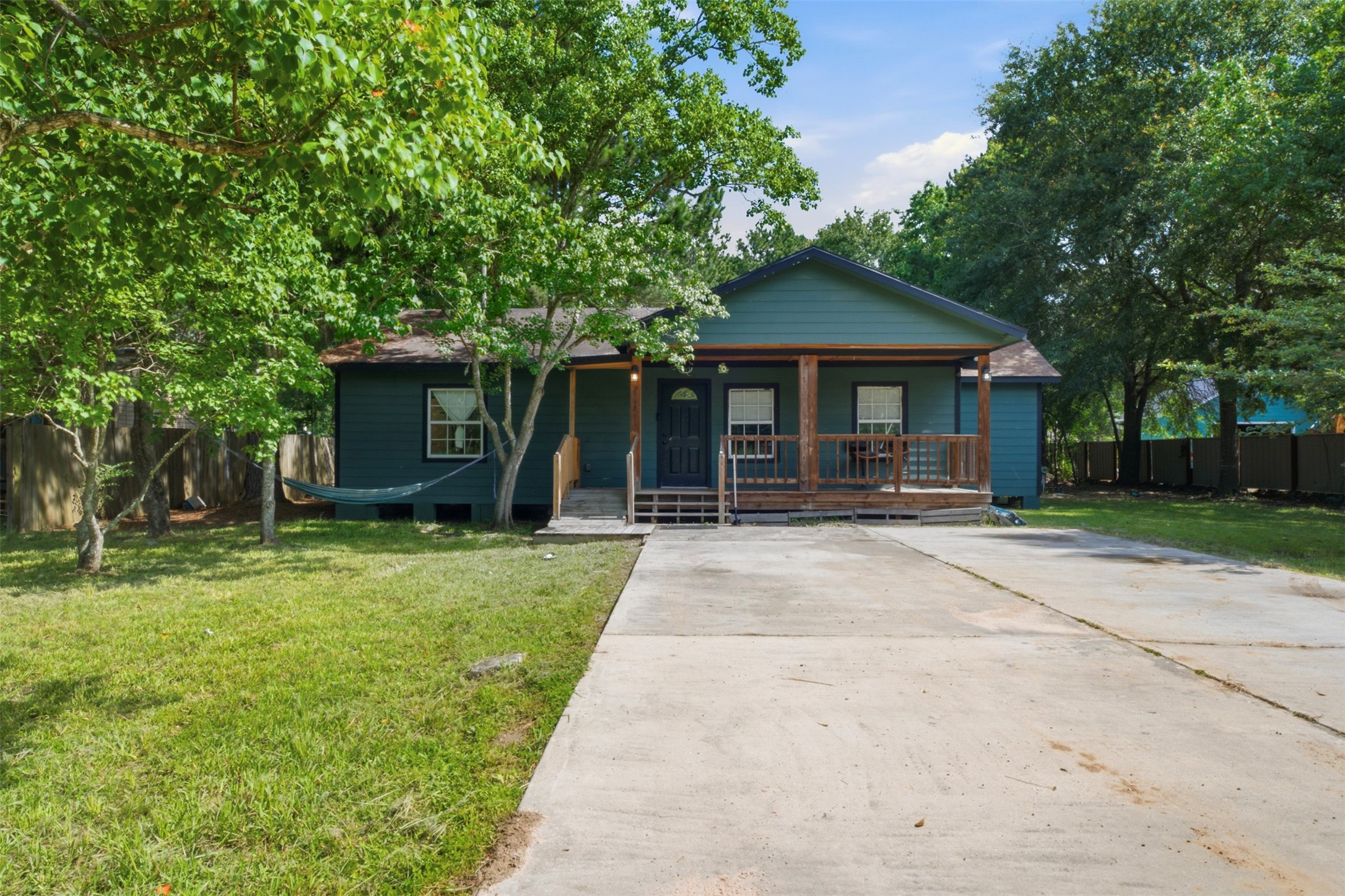 25921 Essex Property Photo 2