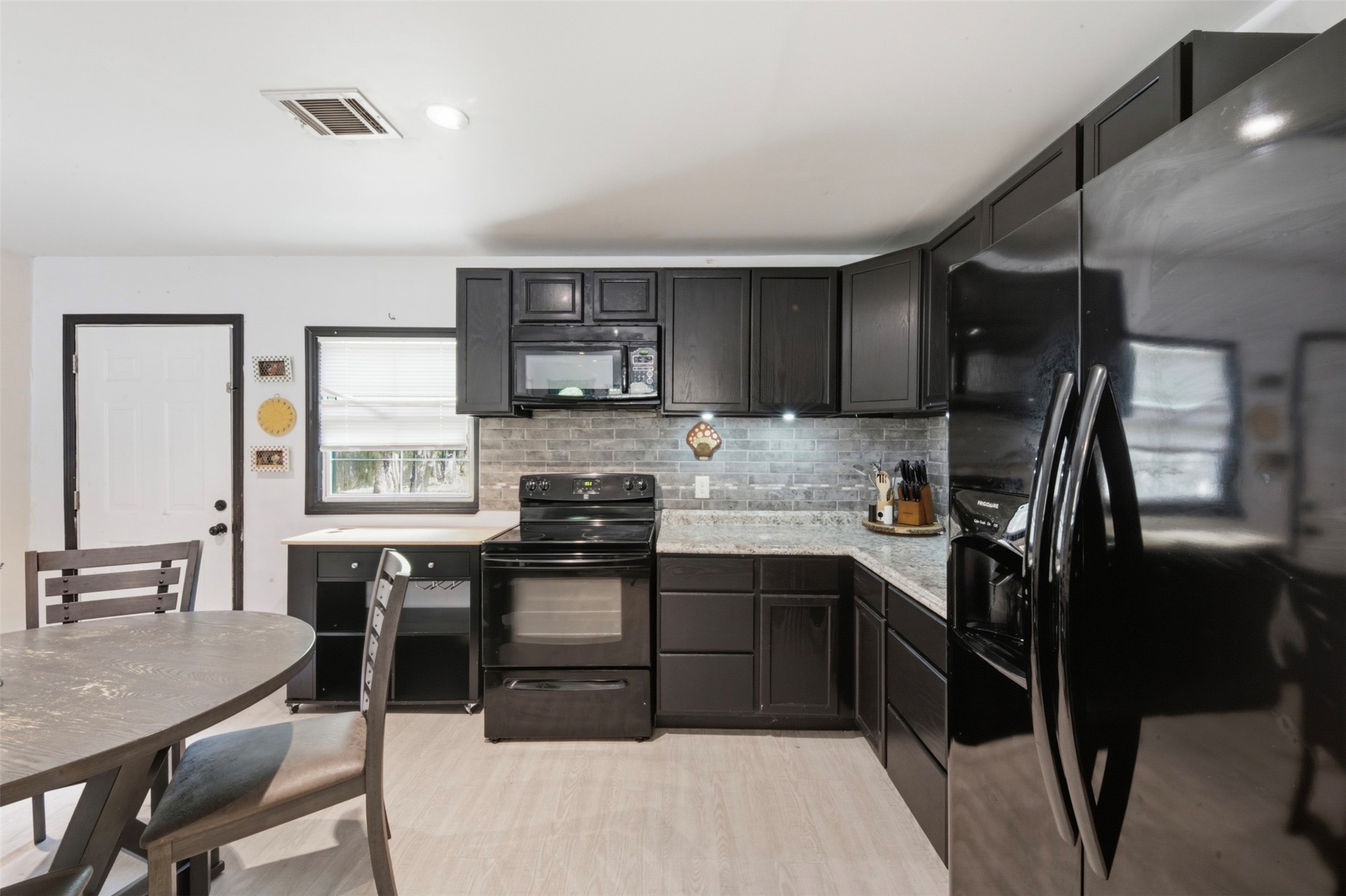 25921 Essex Property Photo 6