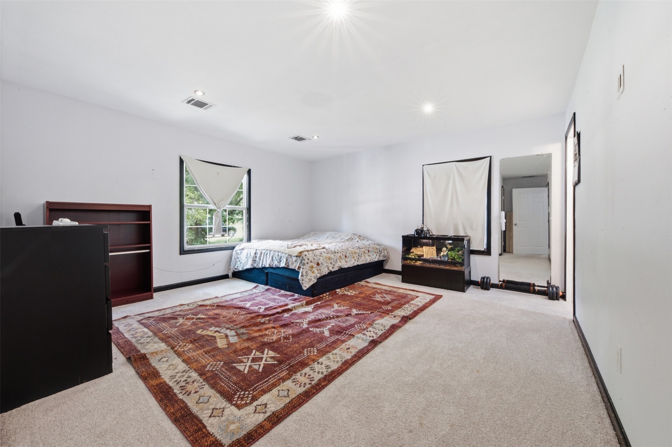 25921 Essex Property Photo 11