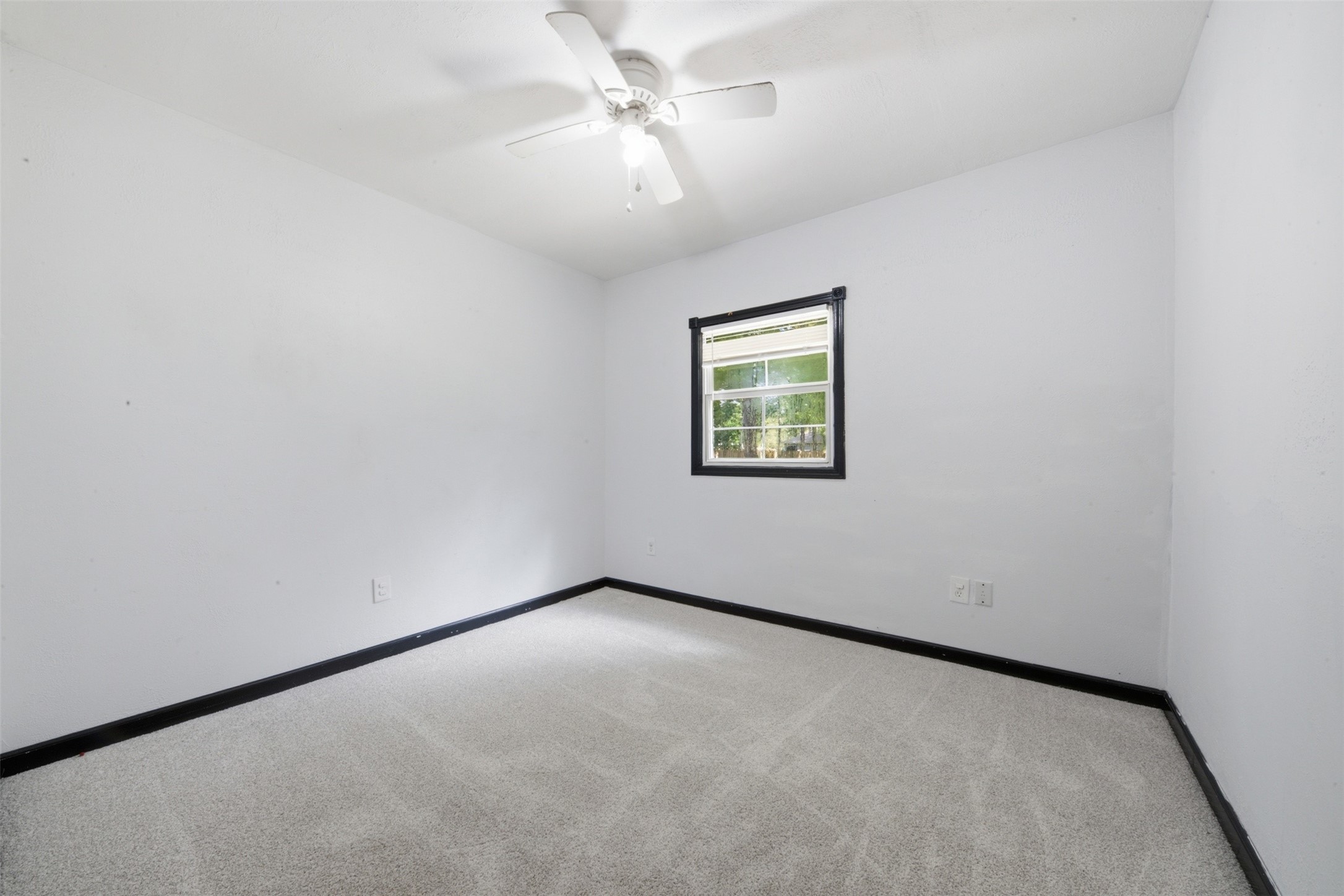 25921 Essex Property Photo 13