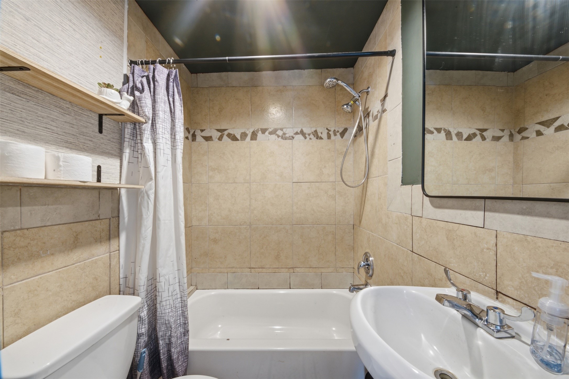 25921 Essex Property Photo 15
