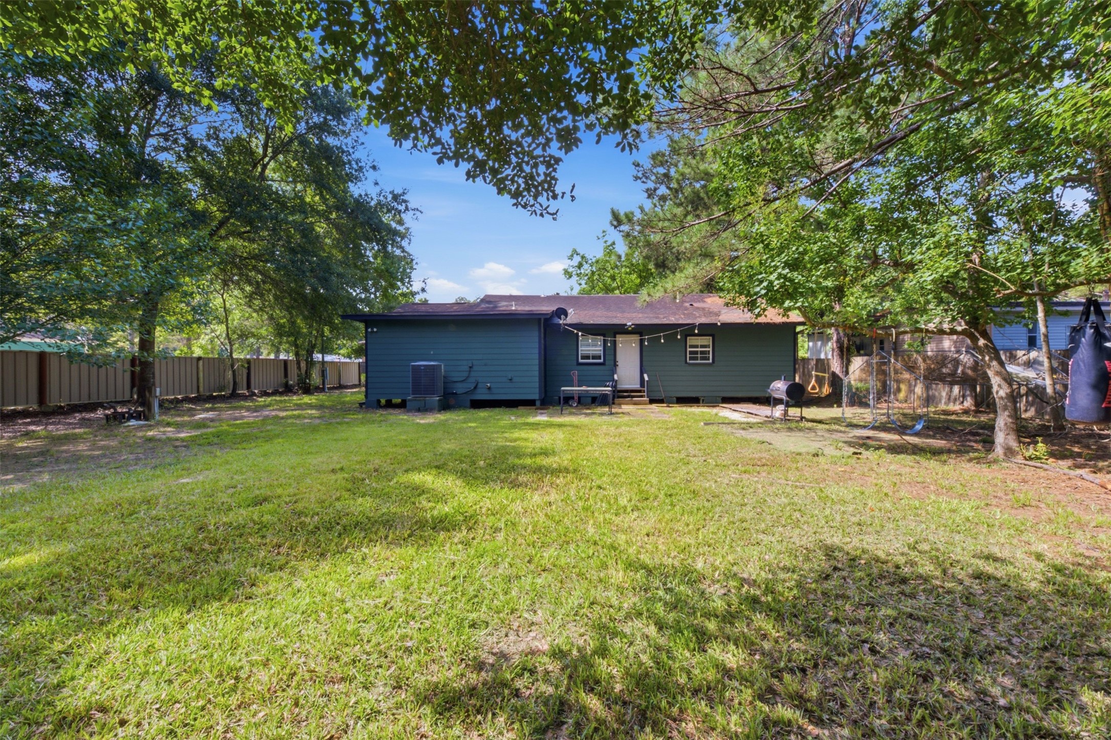 25921 Essex Property Photo 18