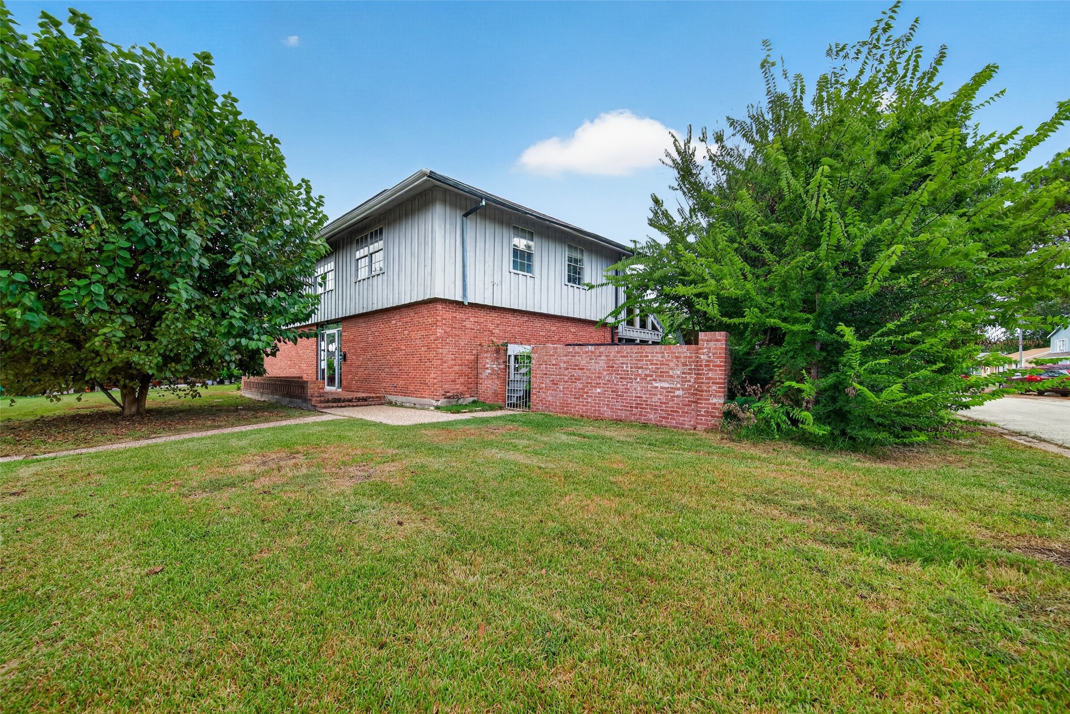 2106 New Mexico Street Property Photo 1