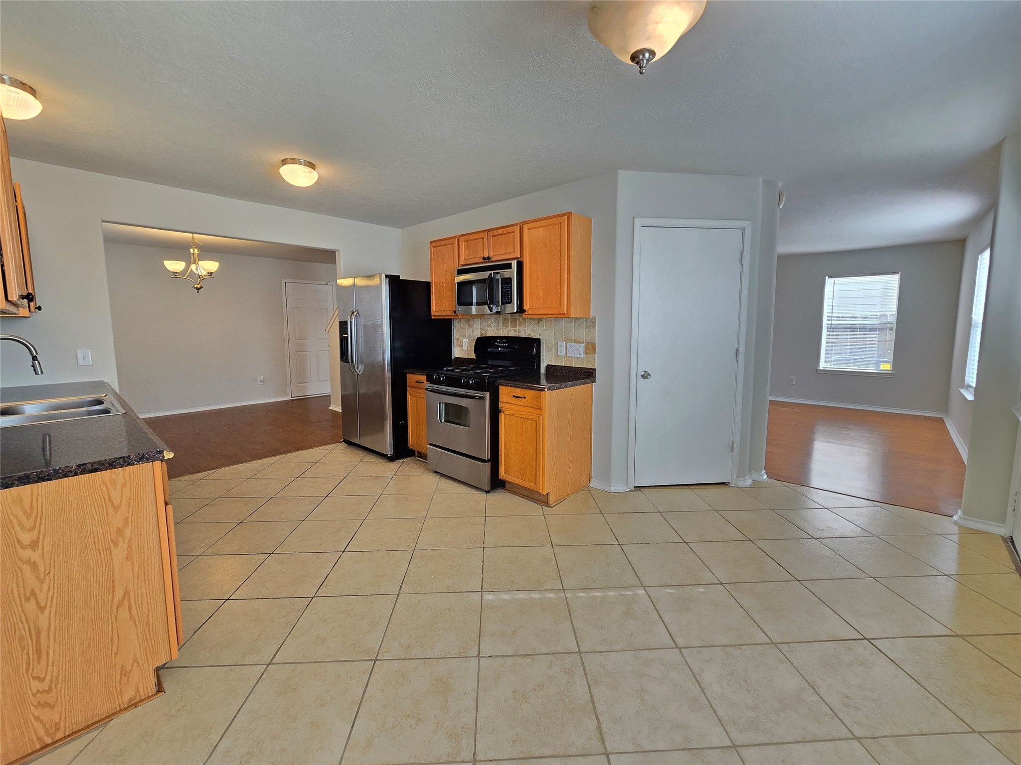 19923 Oland Way Property Photo 3