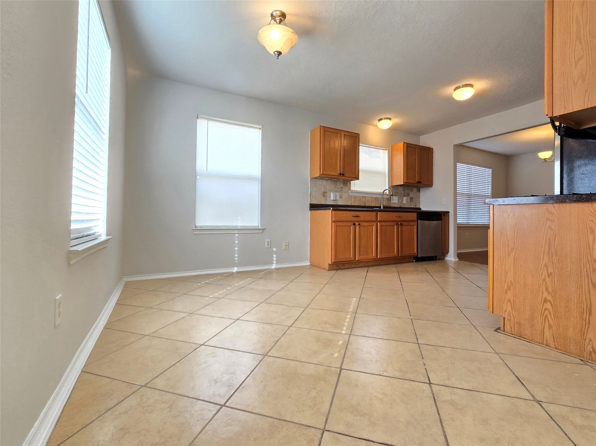 19923 Oland Way Property Photo 5