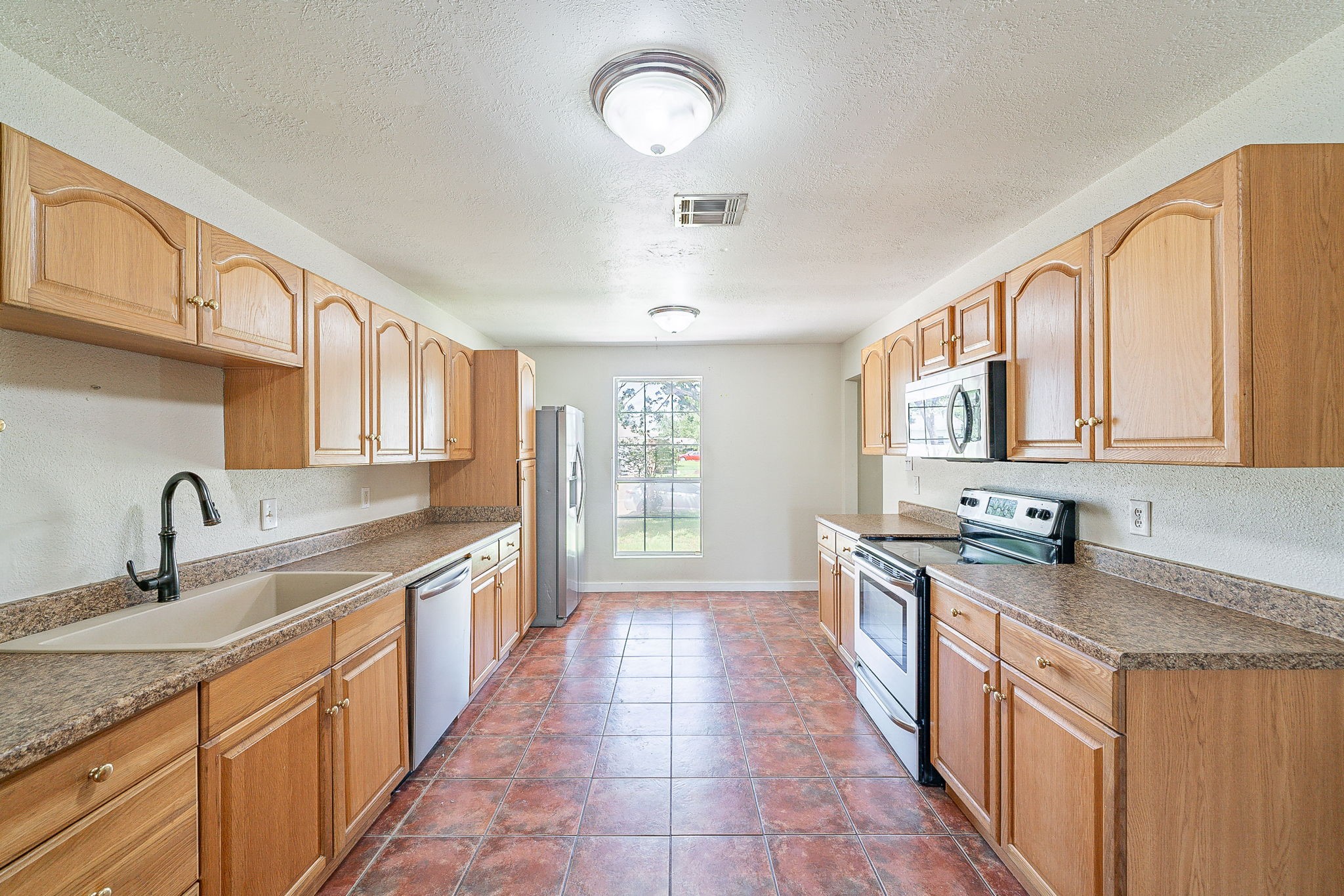 707 Terryhollow Street Property Photo 4