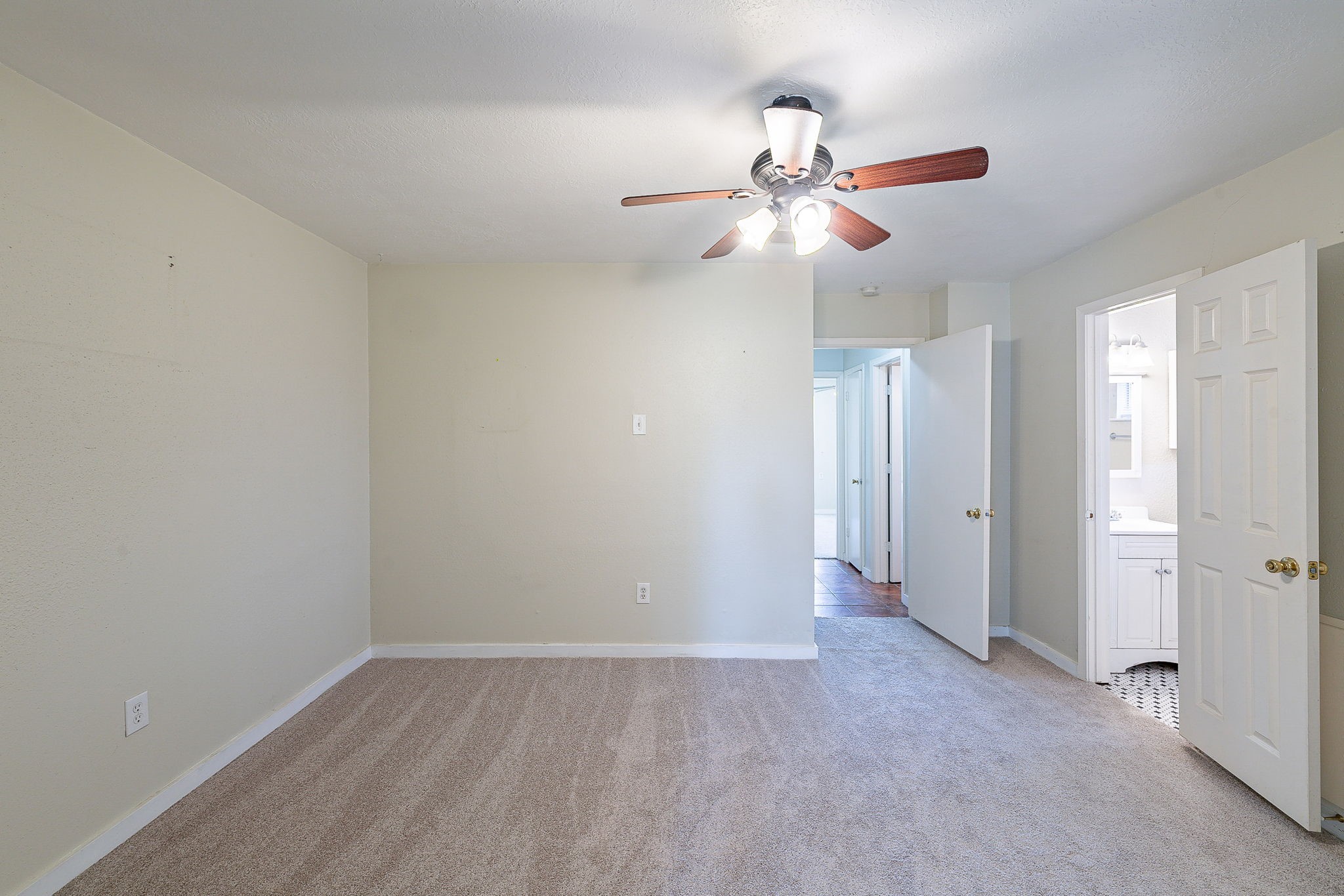 707 Terryhollow Street Property Photo 9