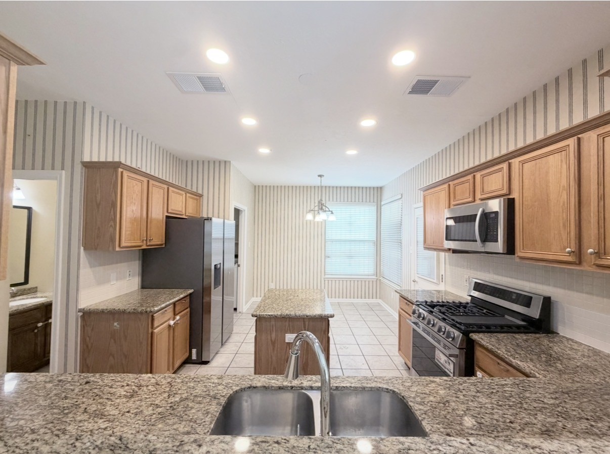 12211 Meadow Crest Court Property Photo 7