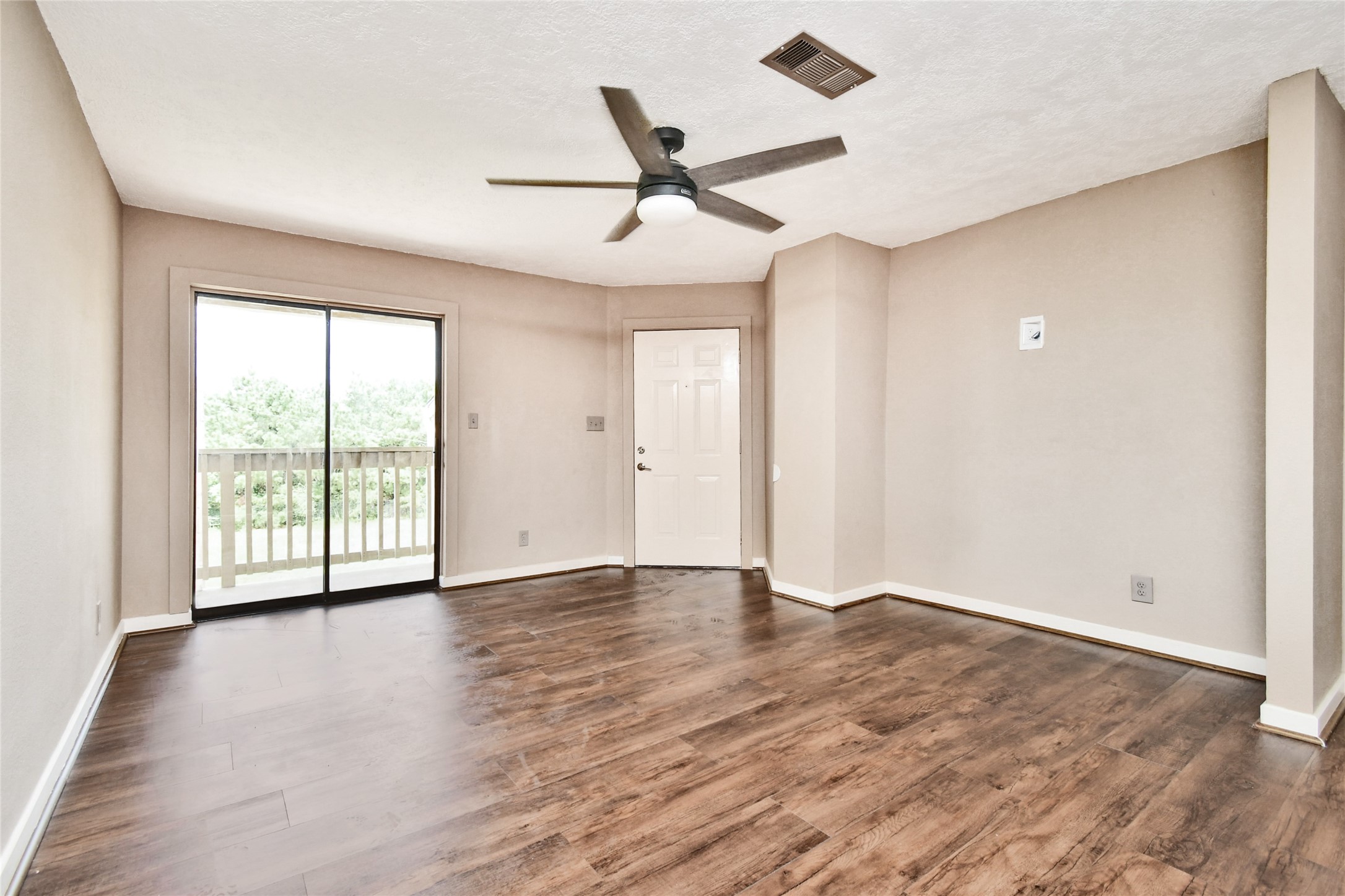 2501 Gulf Freeway 14a Property Photo 4