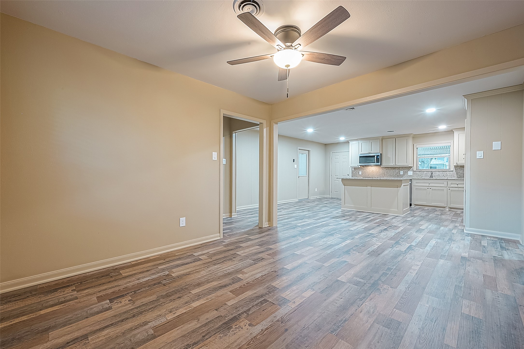 722 Venice Street Property Photo 4