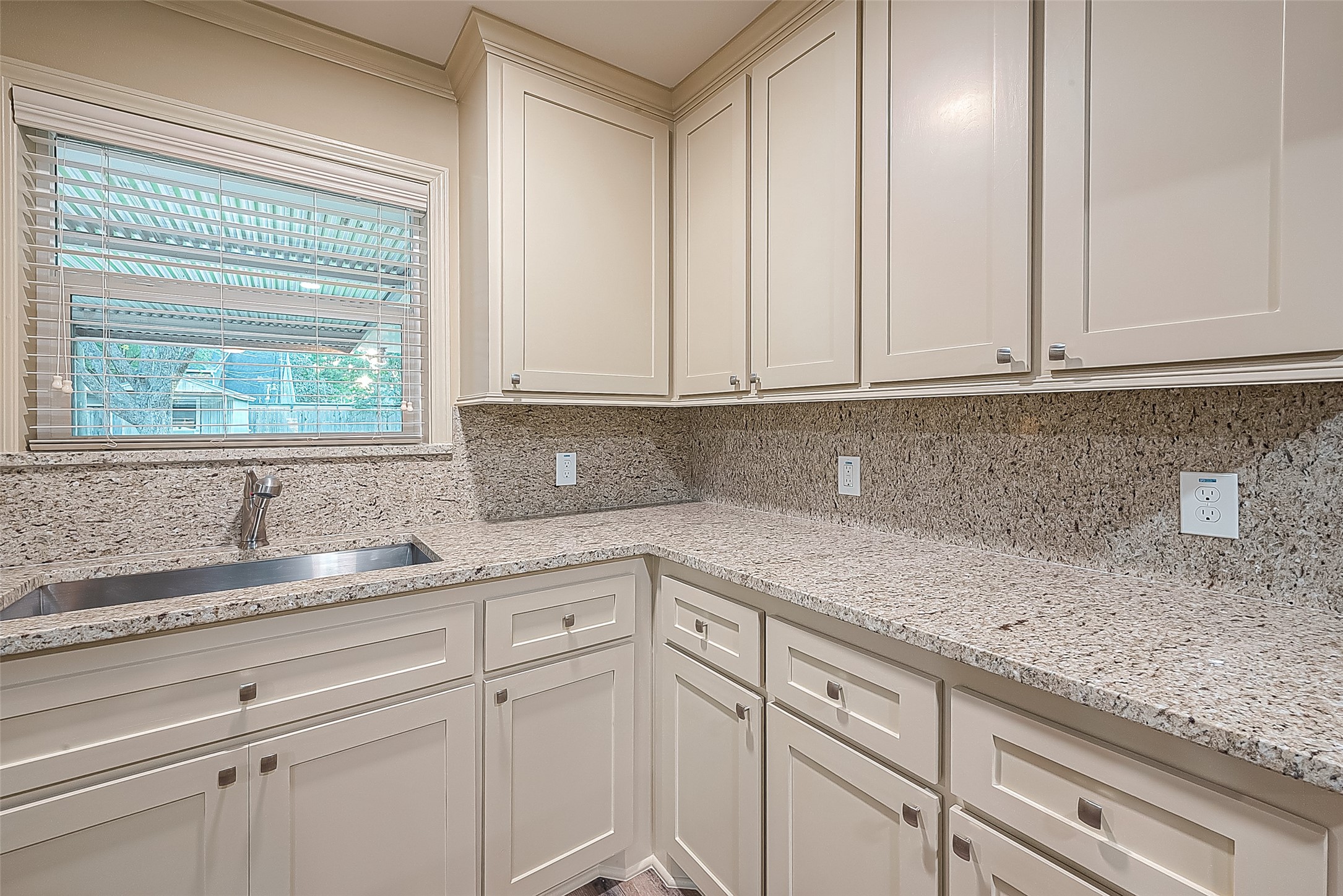 722 Venice Street Property Photo 7