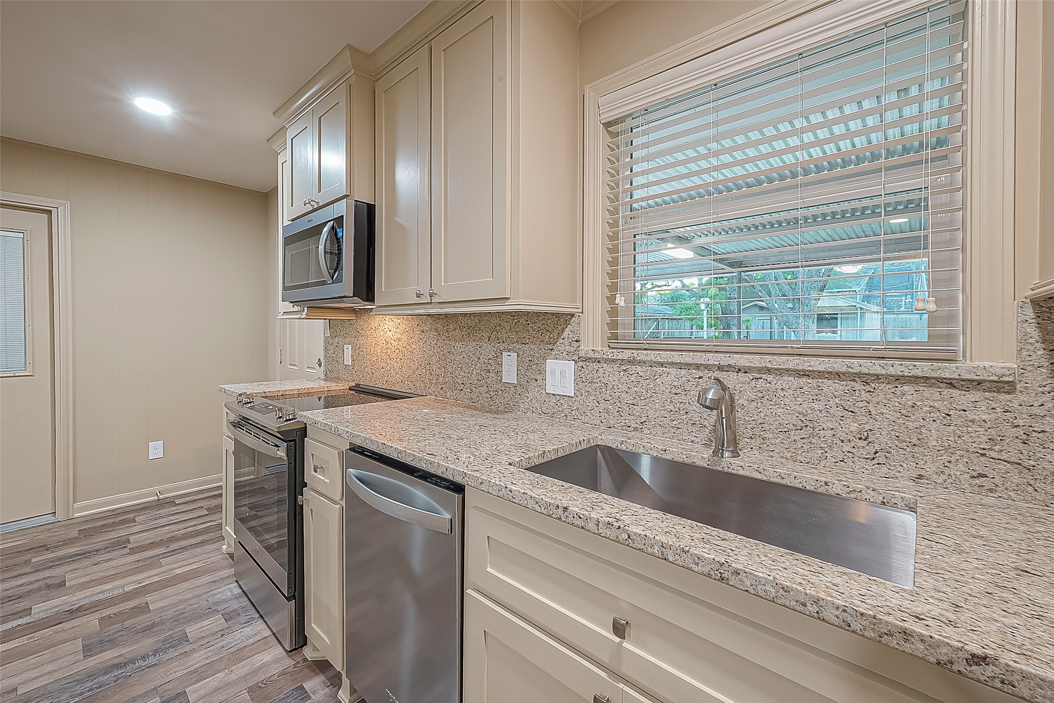 722 Venice Street Property Photo 8